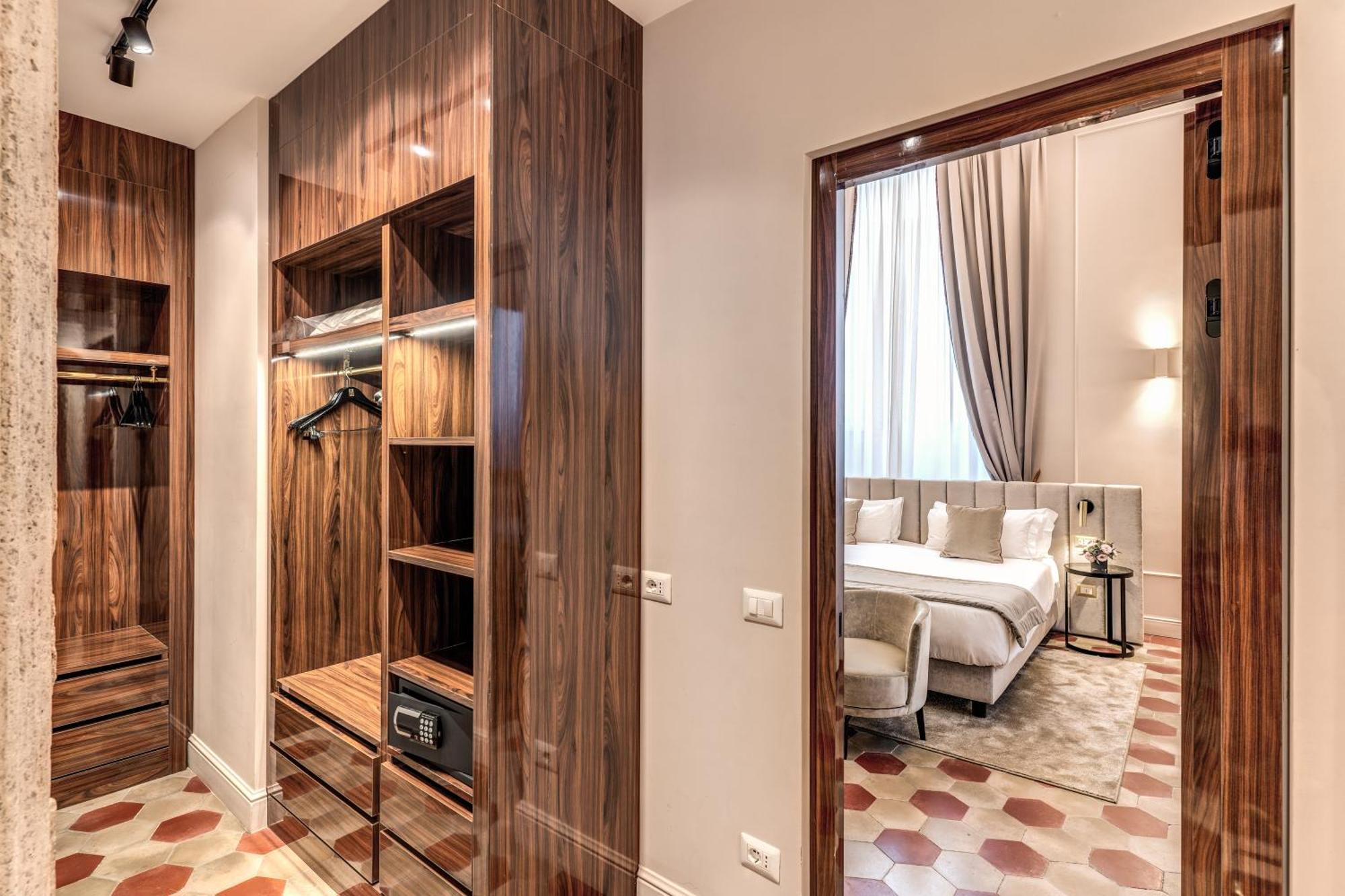 Deluxe King Suite