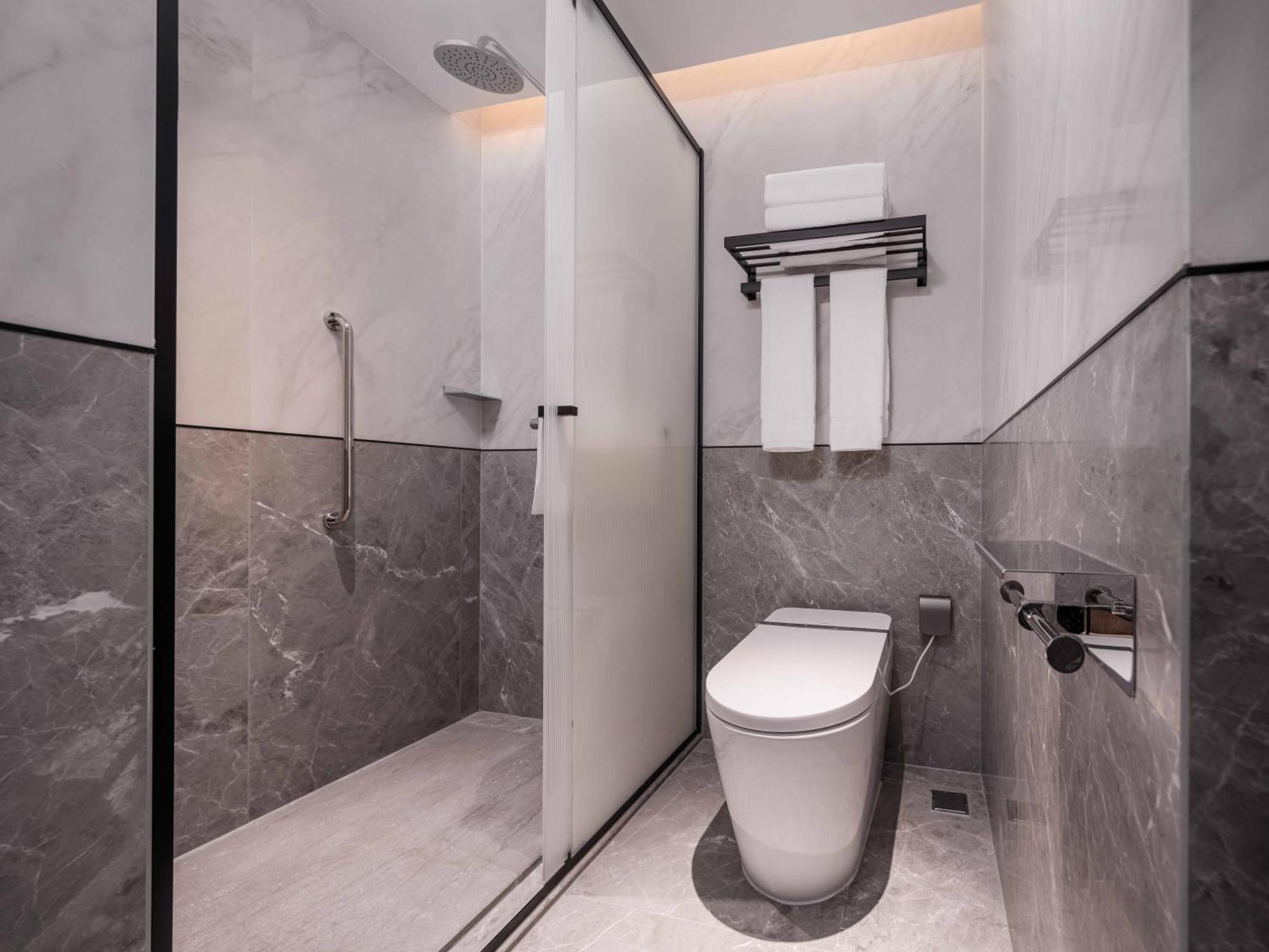 One-Bedroom King Suite