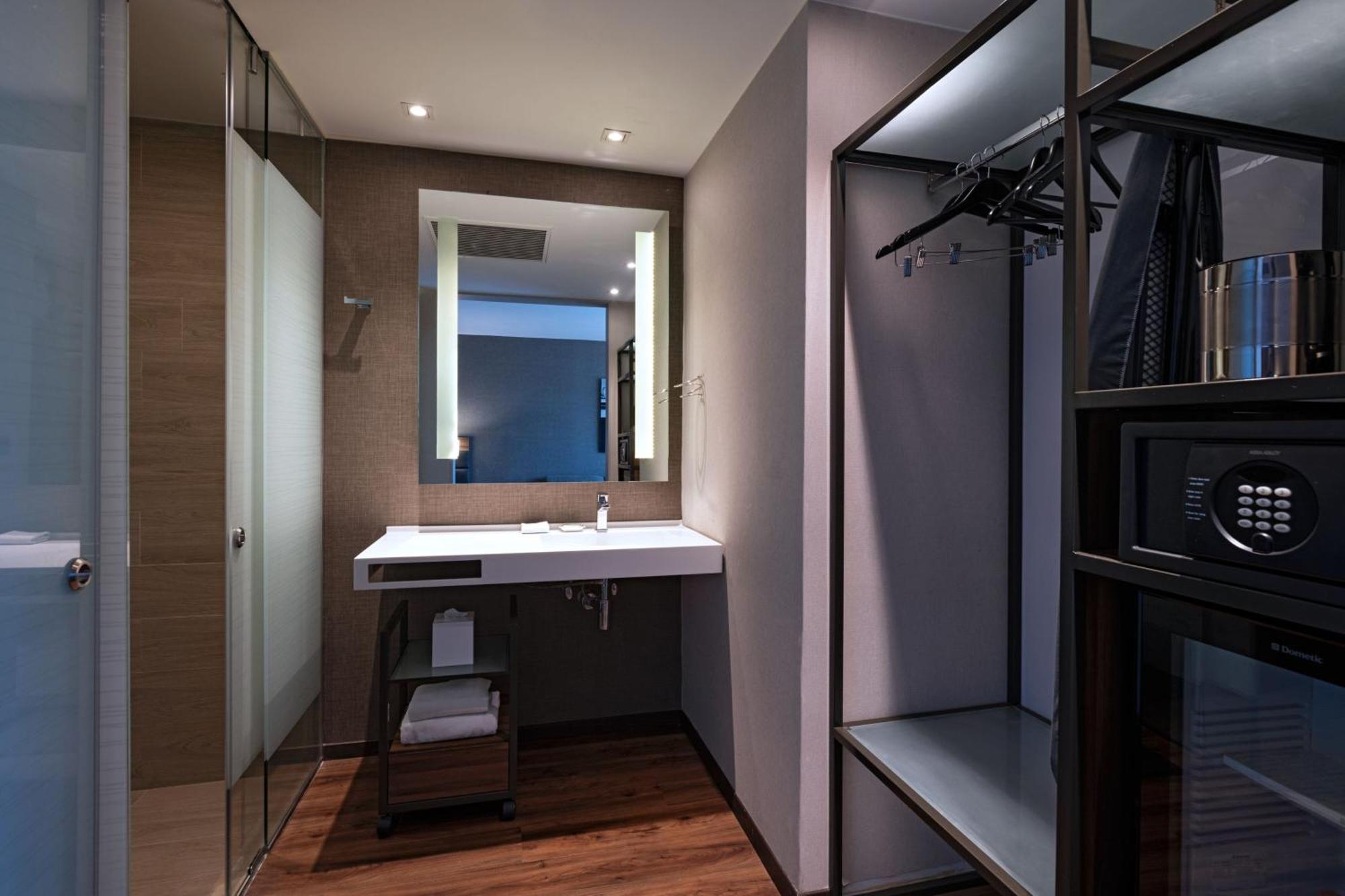 Extended King Size Room,1717133628:JPEG