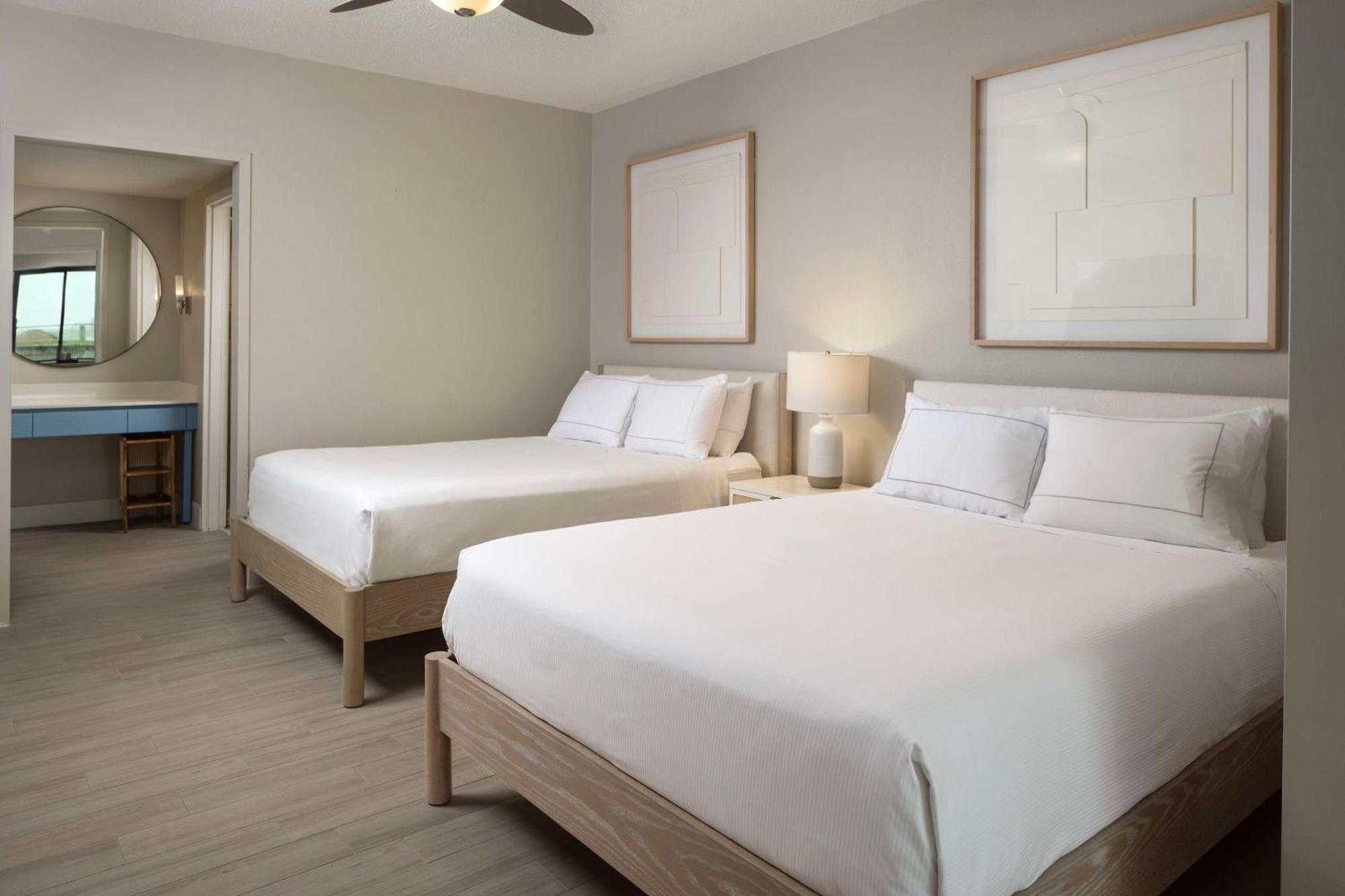 One-Bedroom Queen Suite,1524889144:JPEG