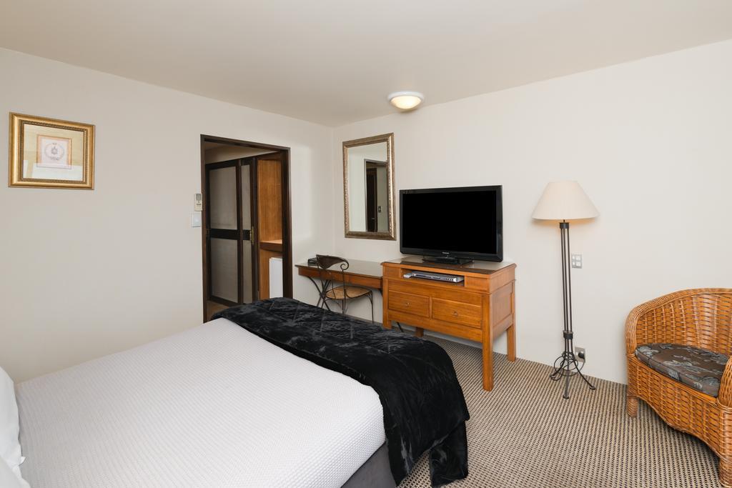 Standard Queen Room Lake View