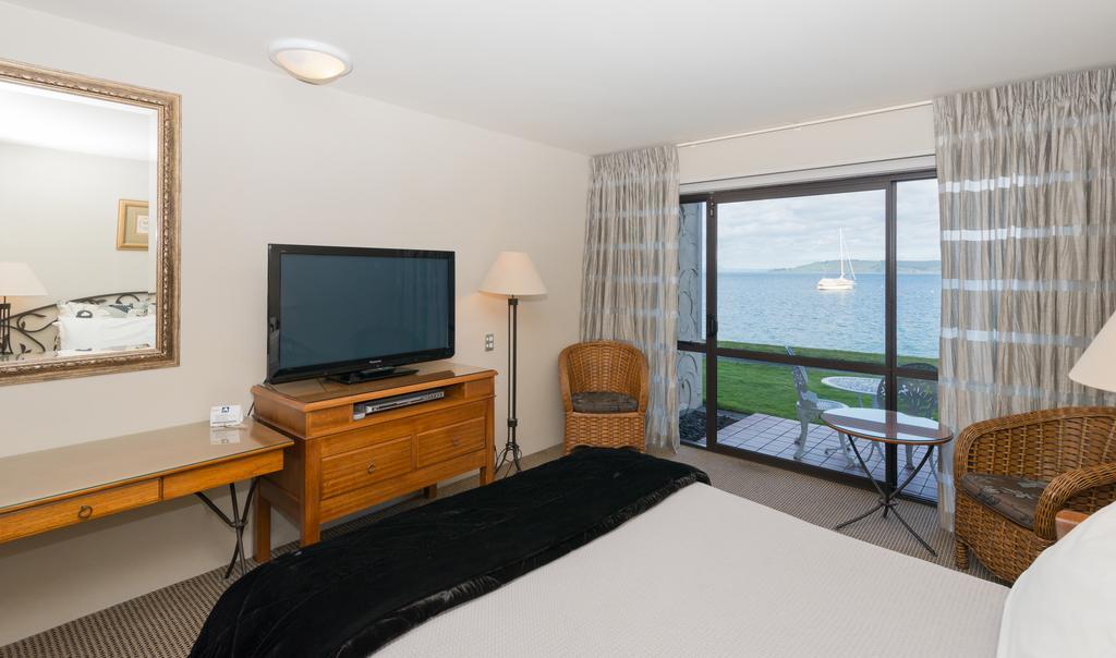 Standard Queen Room Lake View