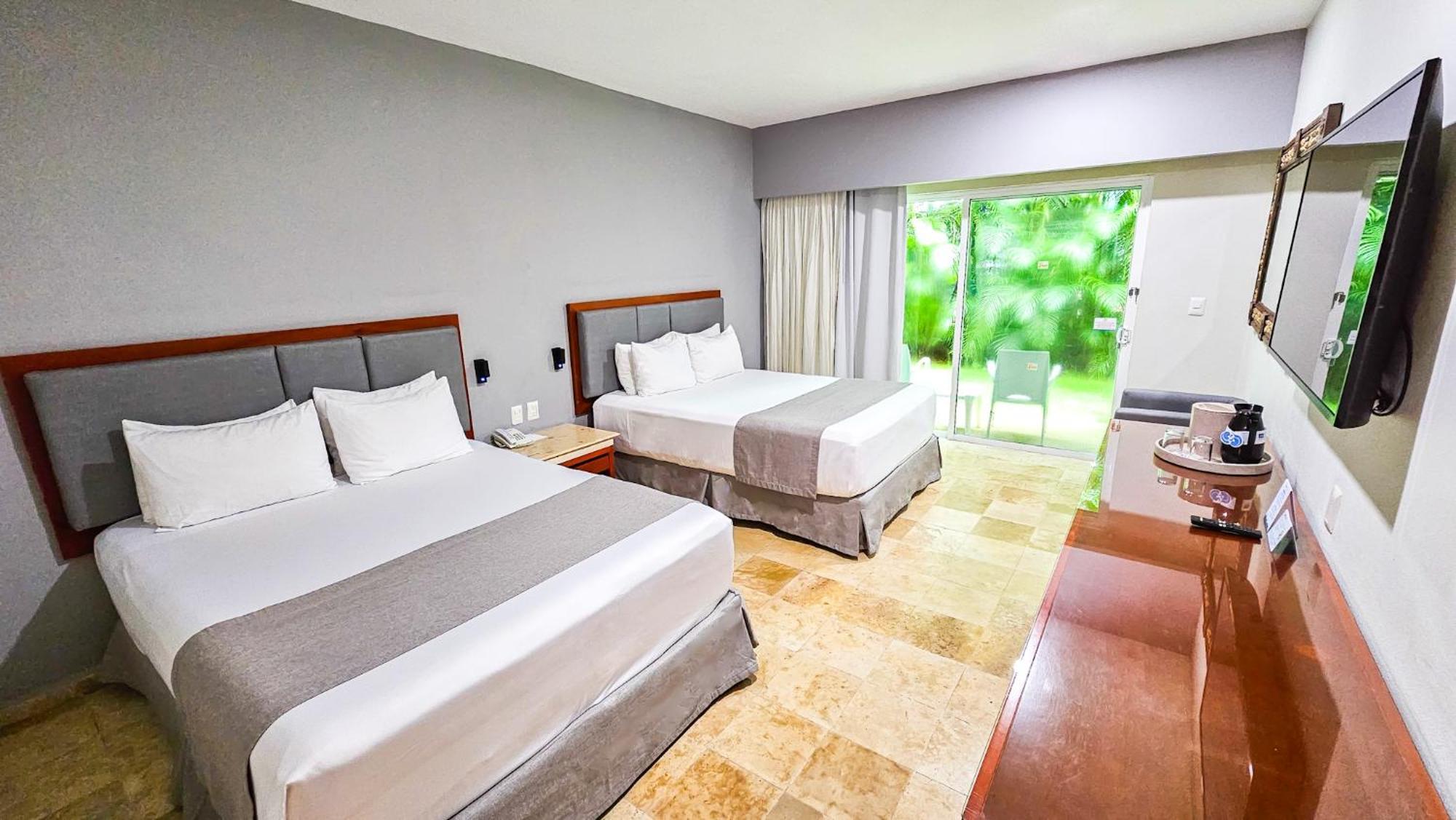 Deluxe Queen Room Two Queen Beds Non-Smoking
