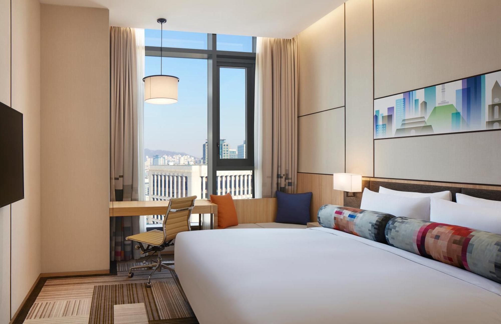 Savvy Room, 1 King, High Floor