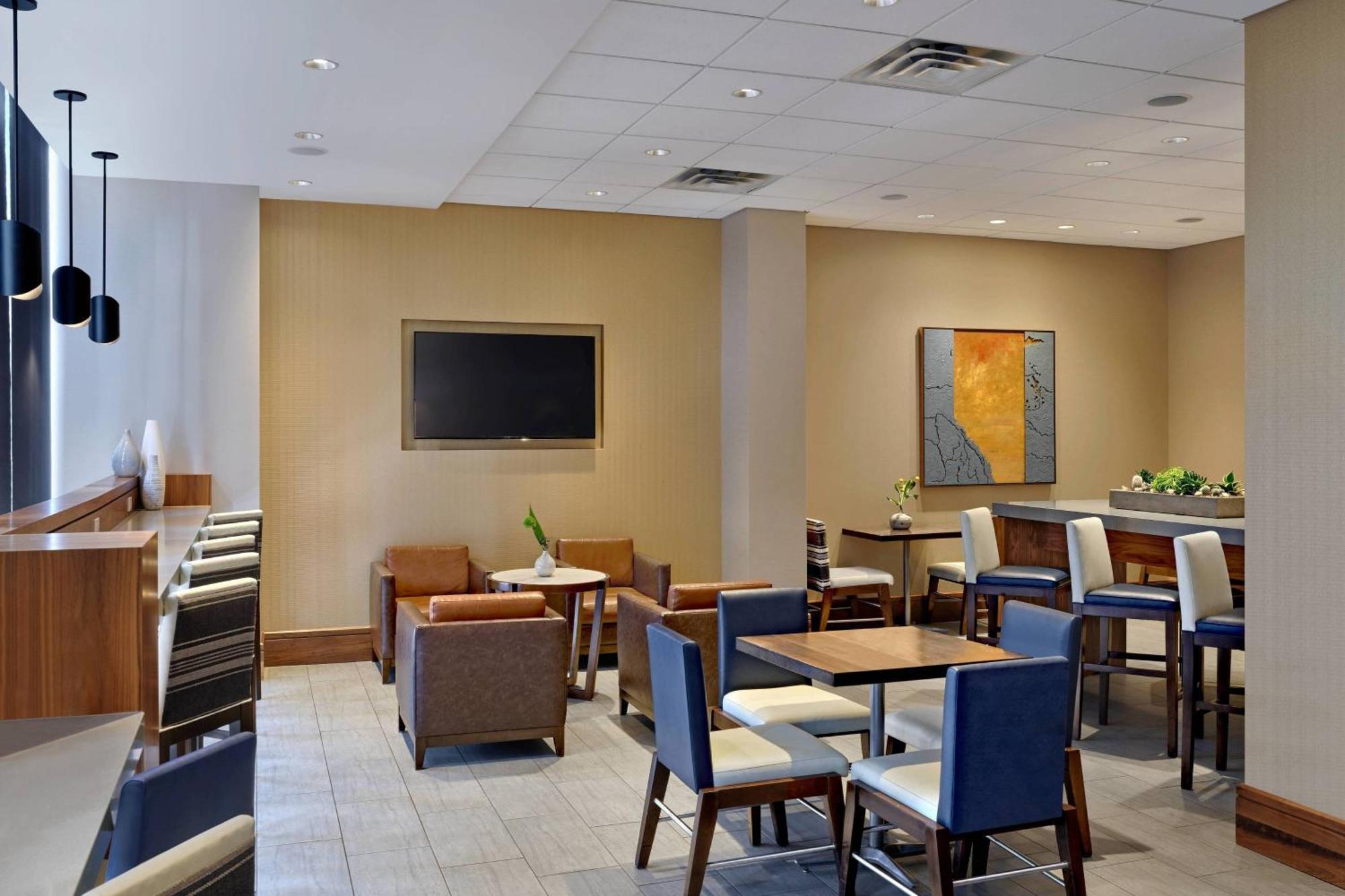 Club King Room Lounge Access