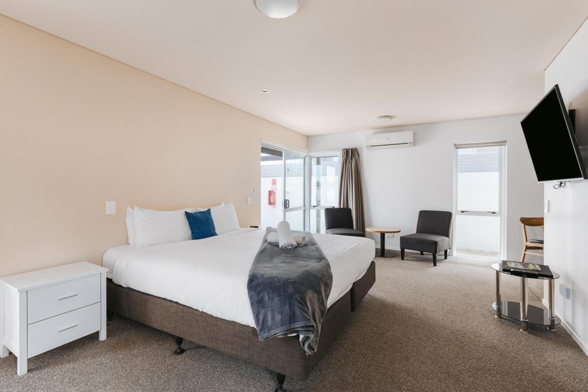 Executive King Studio Aircon