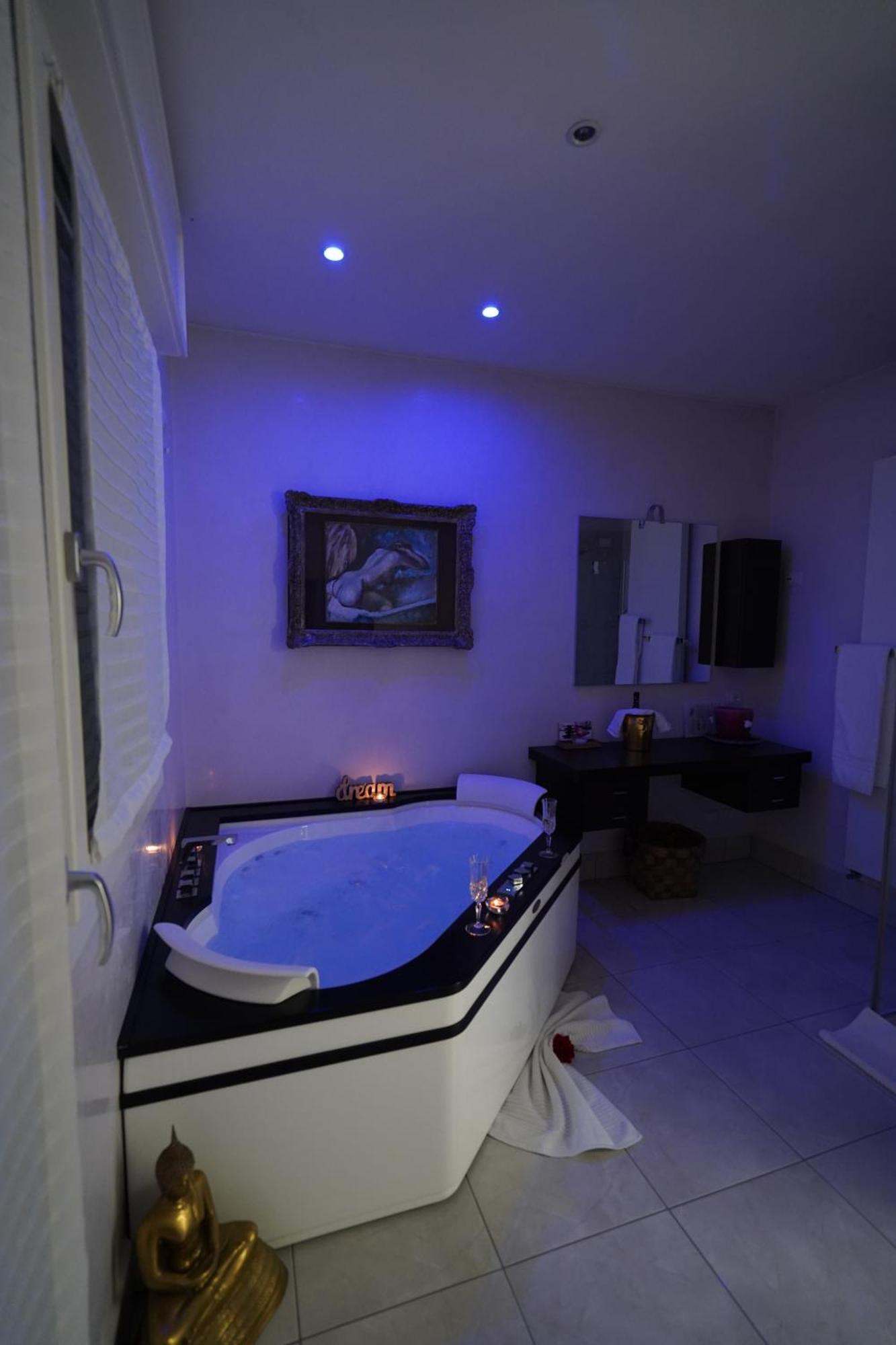 Queen Room Spa Bath