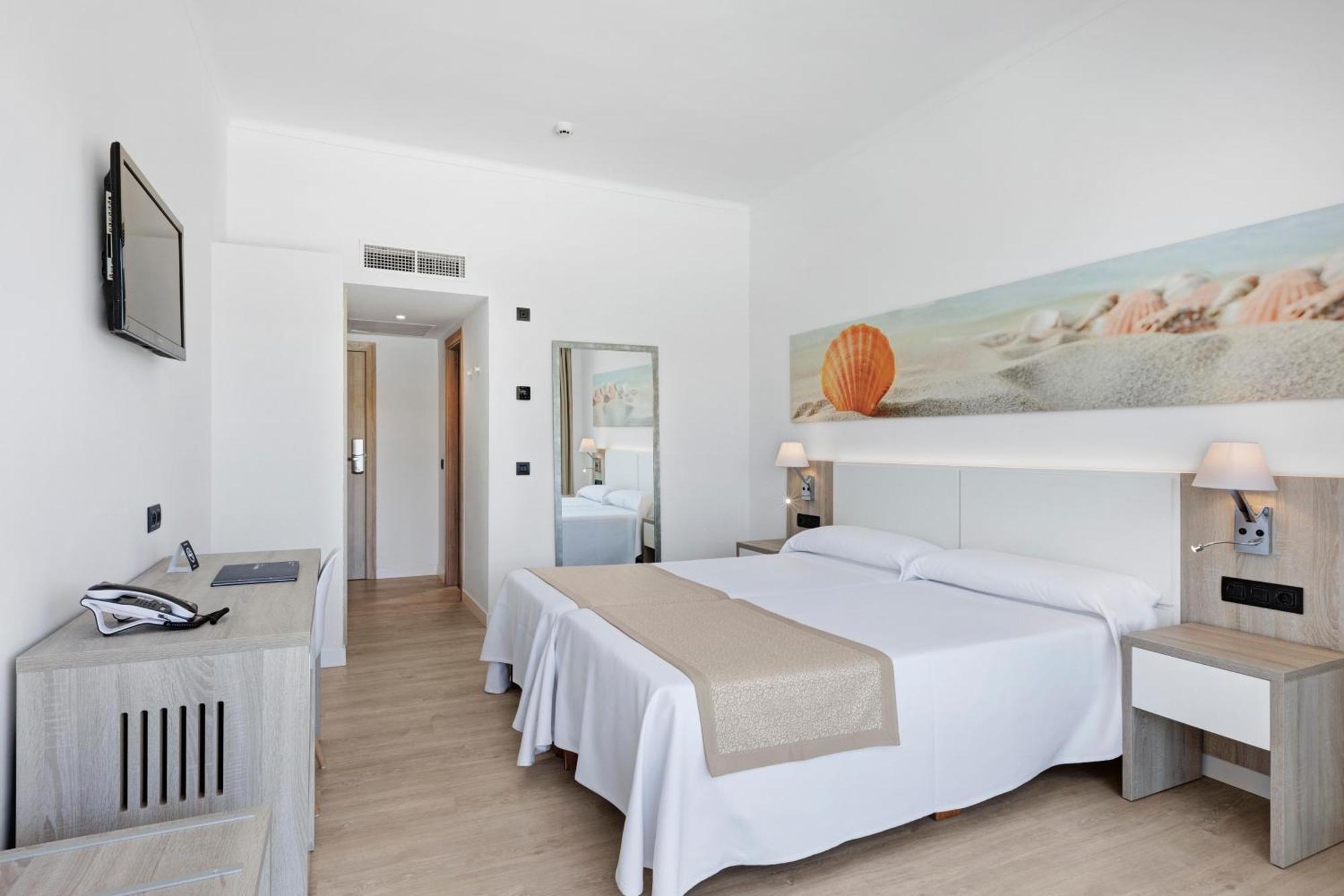 Double or Twin Room with Sea View