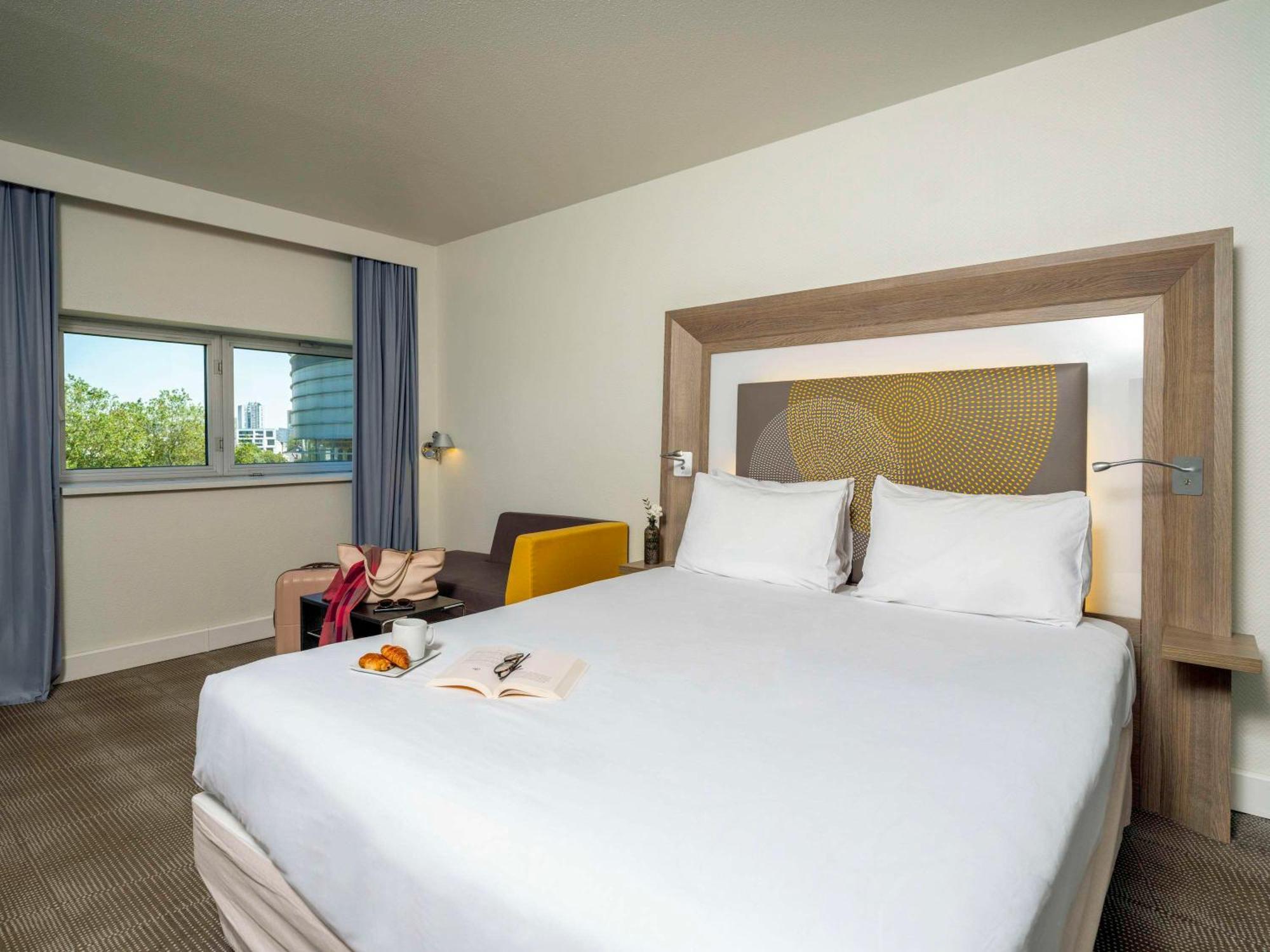 Executive Queen Room,1546404121:JPEG