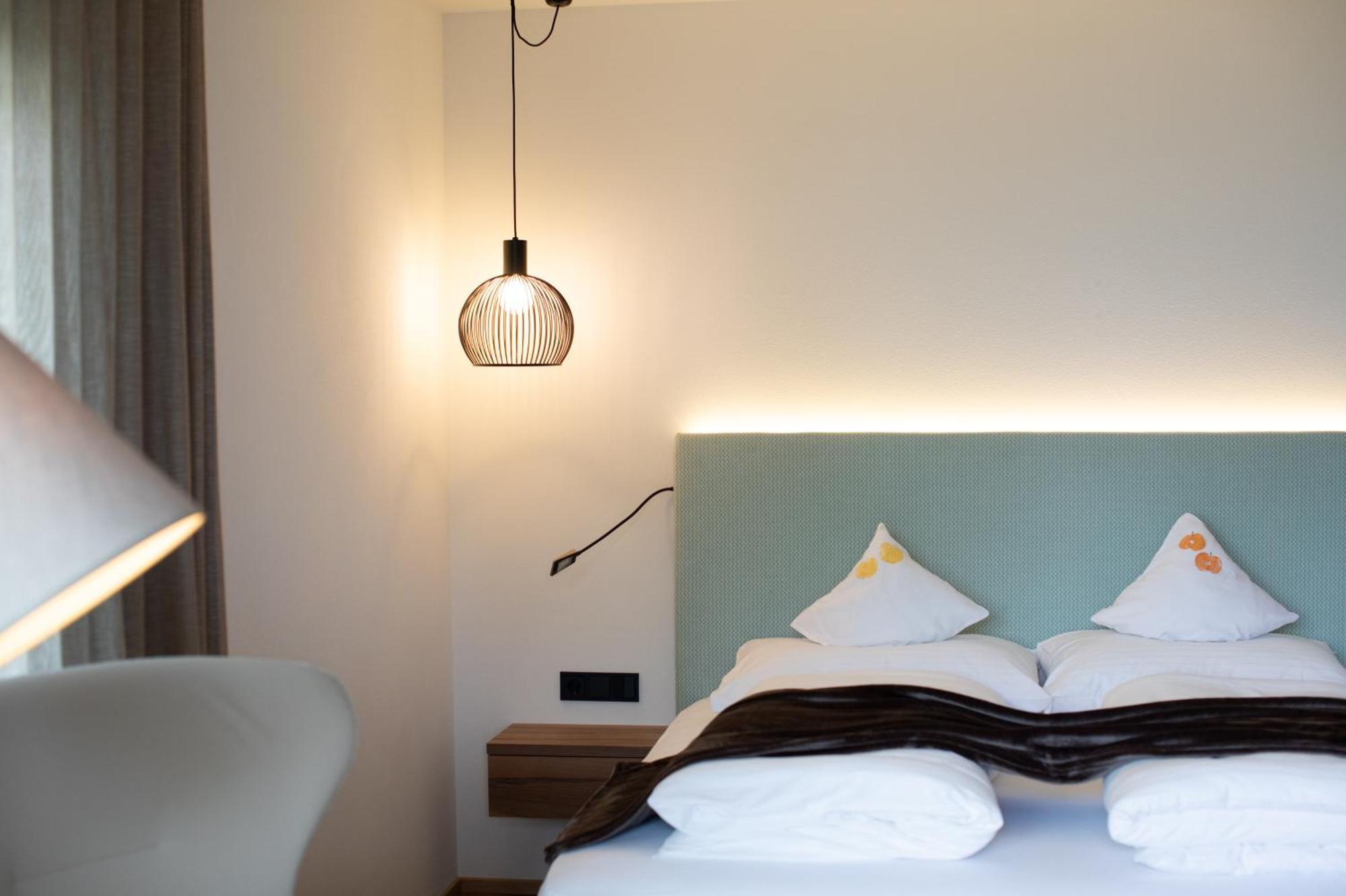 Deluxe Double Room Shower