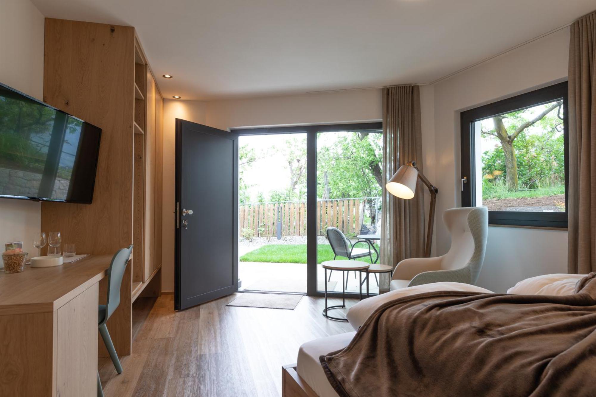 Deluxe Double Room Shower