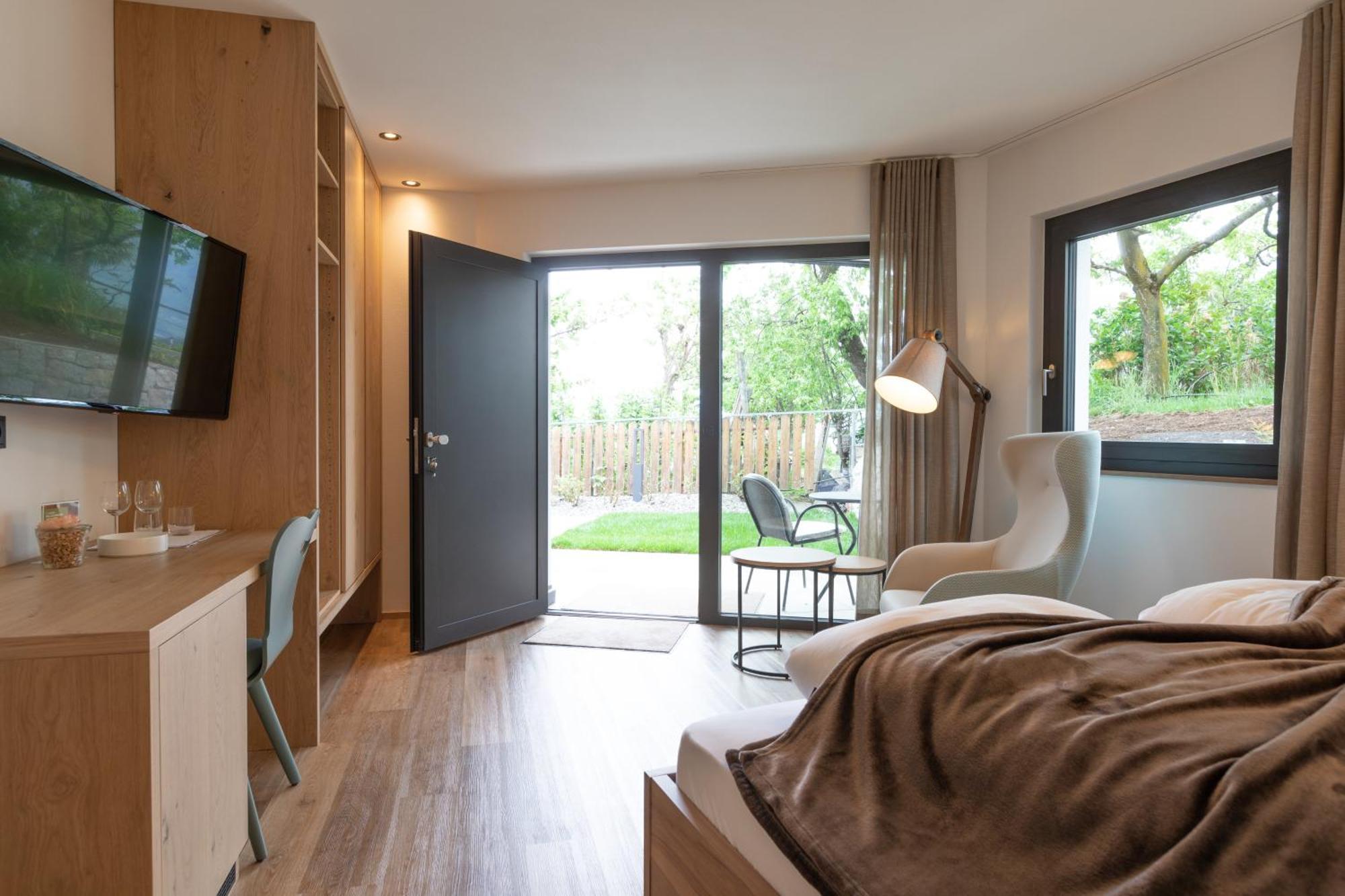 Deluxe Double Room Shower