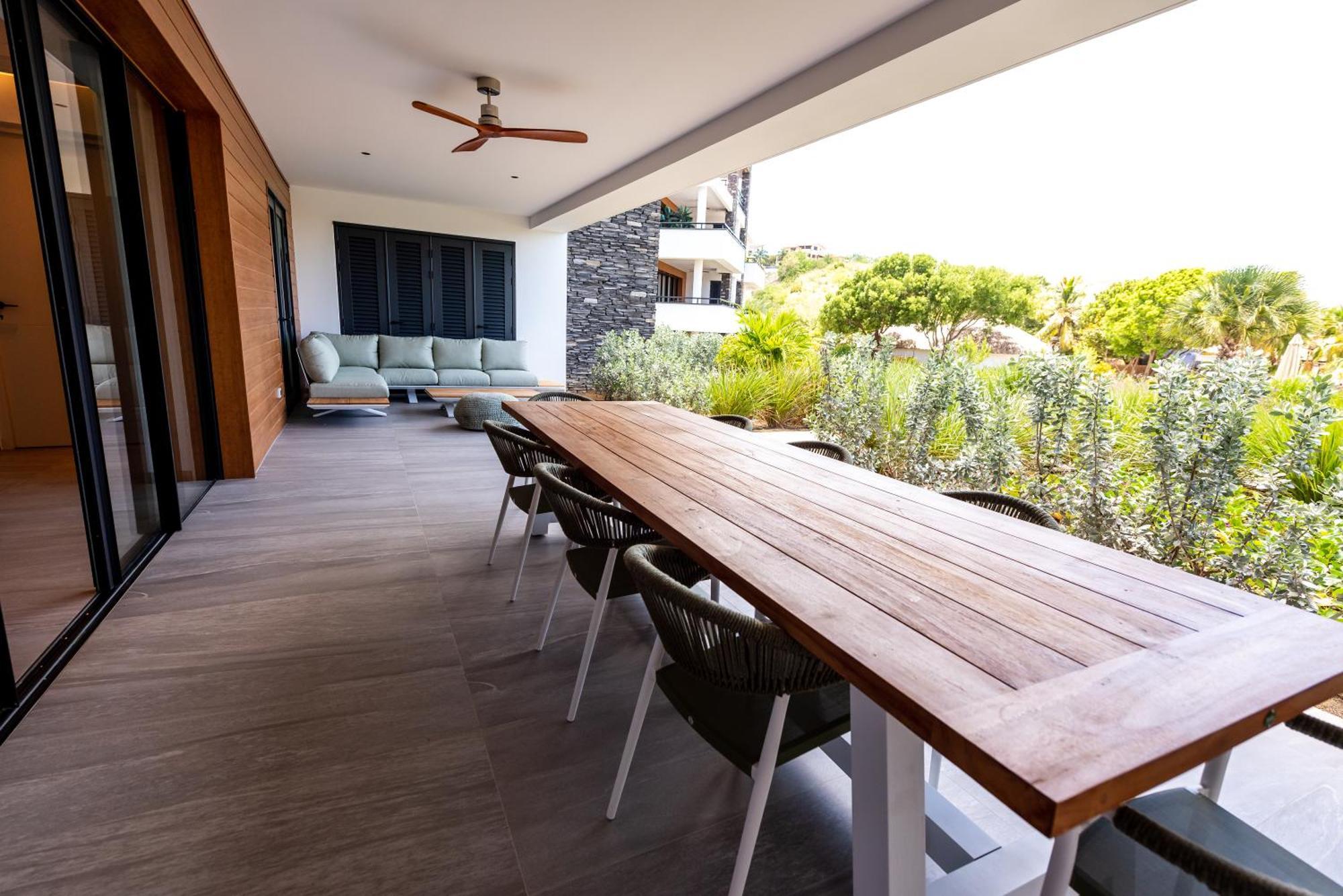 Beach Front Luxury 3 Bedroom Apartment at The Shore
