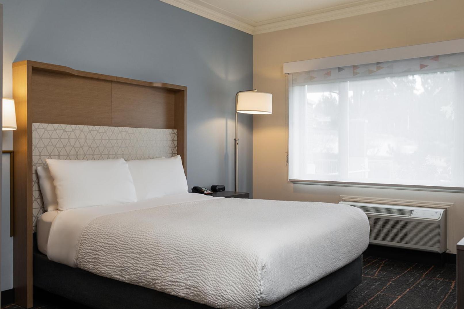 Standard Queen Room