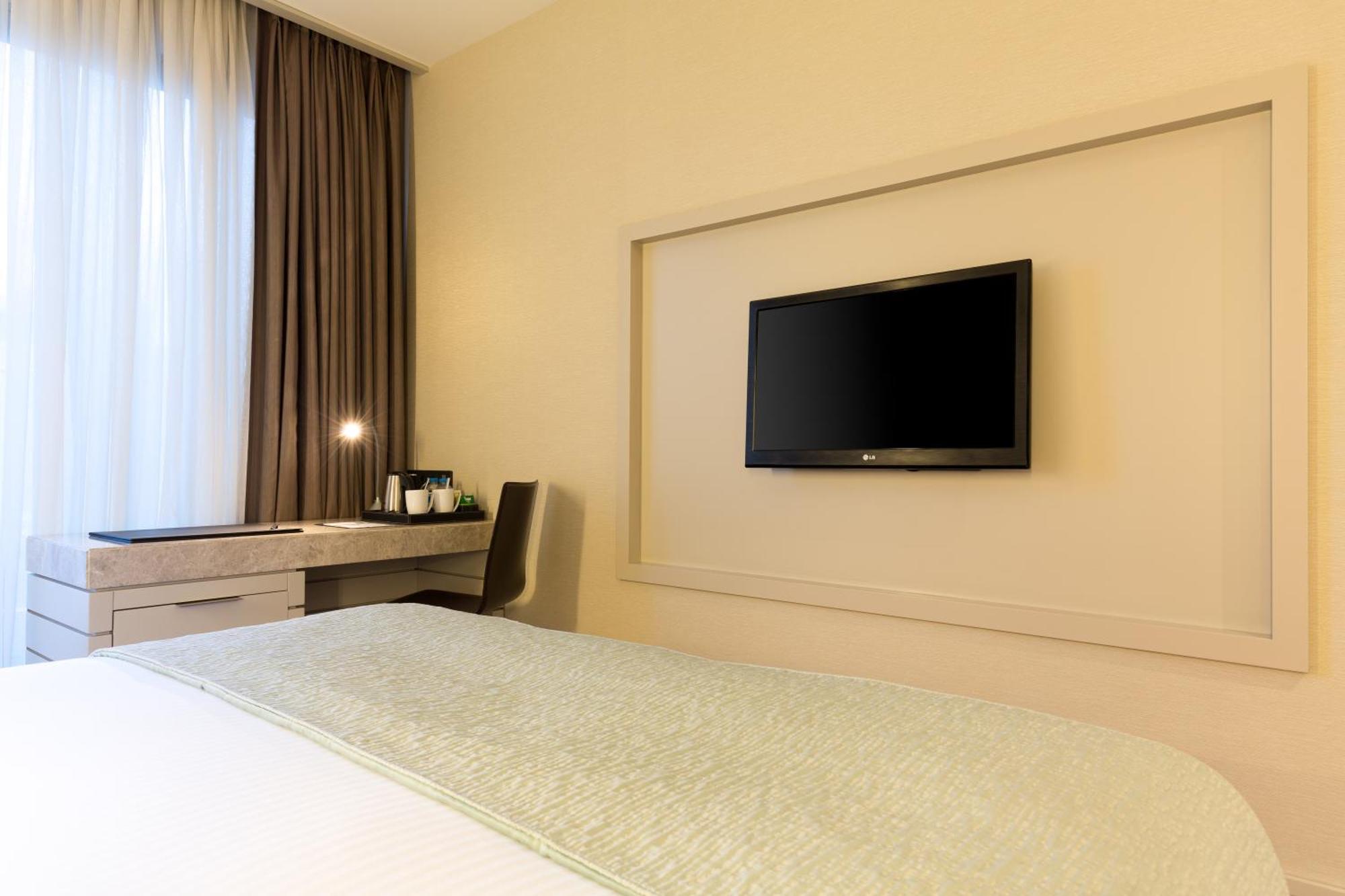 Guest room 1 King Bosphorus view,1643178960:JPEG
