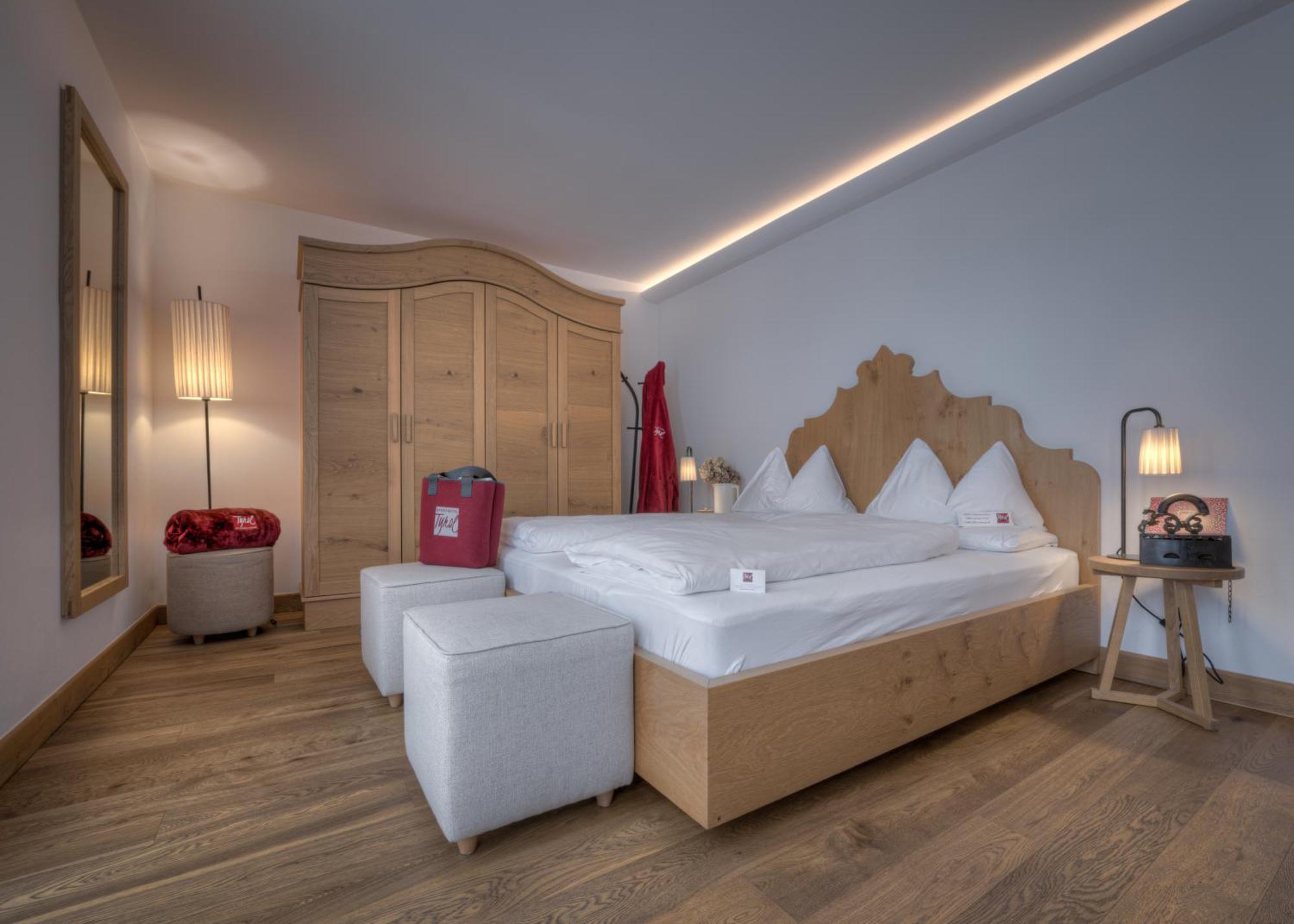 Deluxe Room,1533836239:JPEG