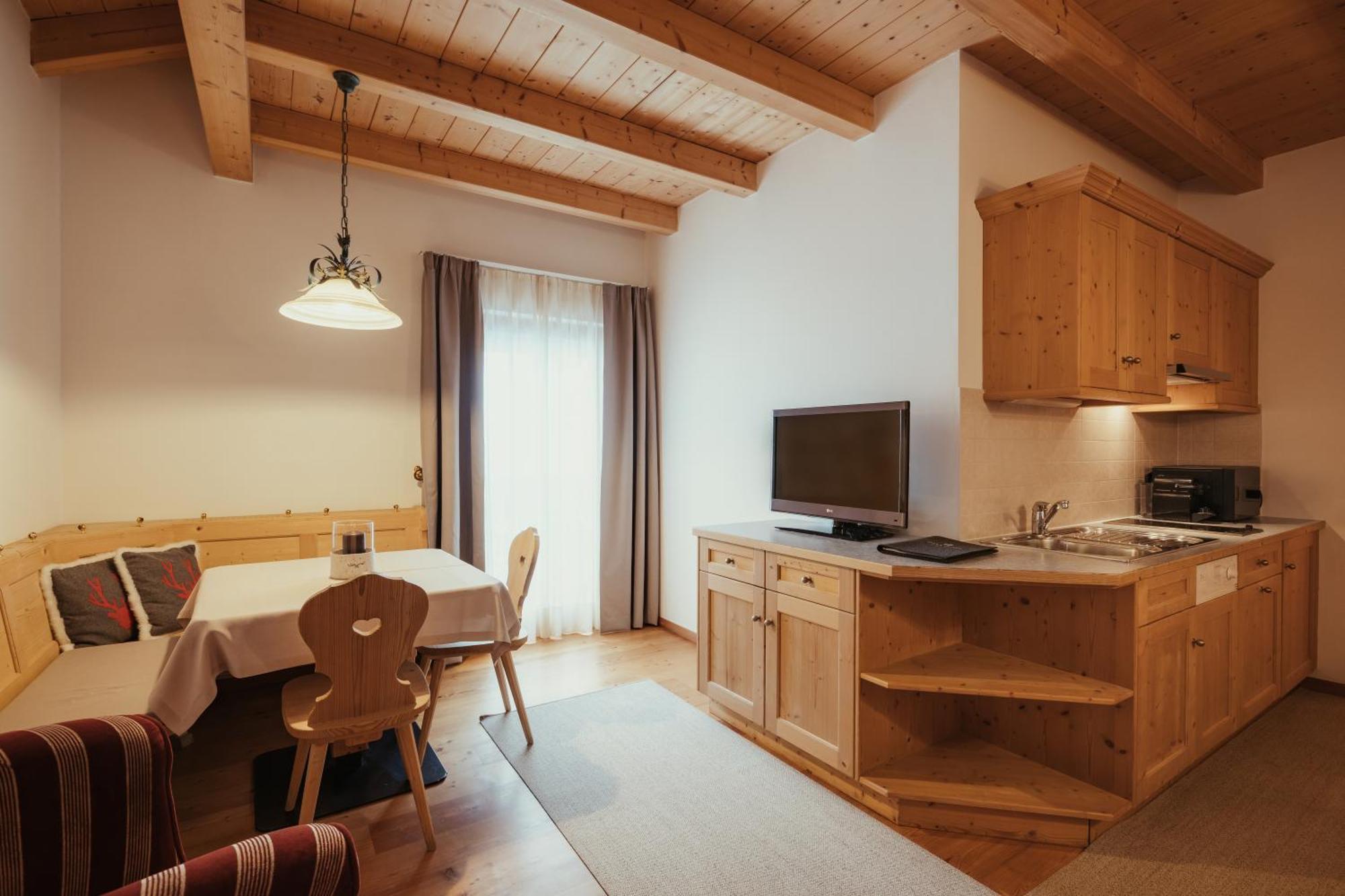 One-Bedroom Apartment,1534916617:JPEG