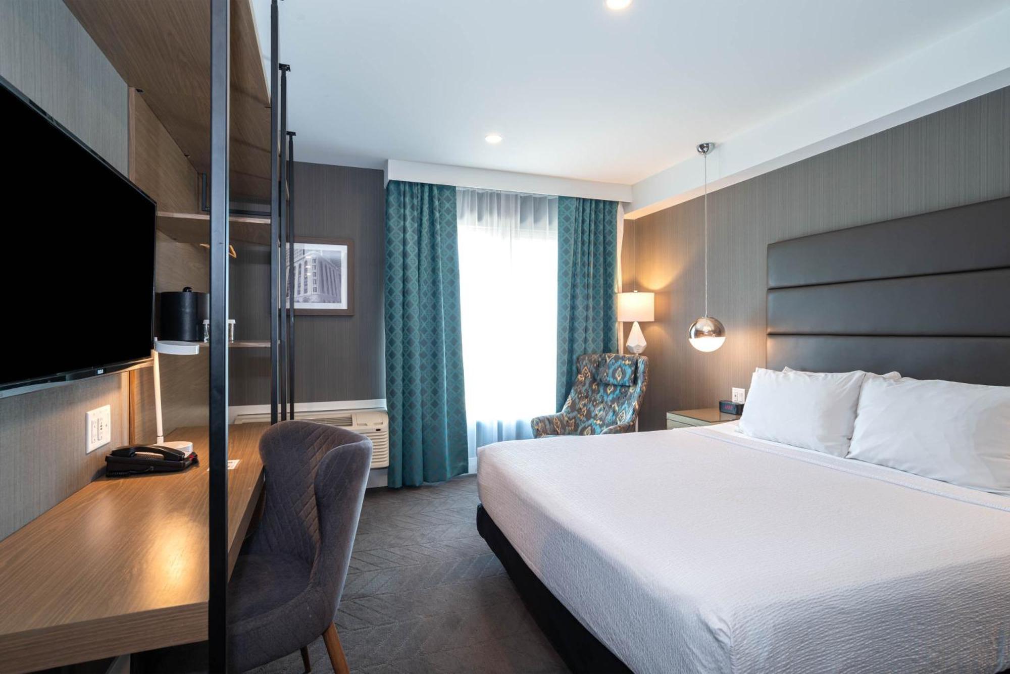 Signature Room 1 King Bed