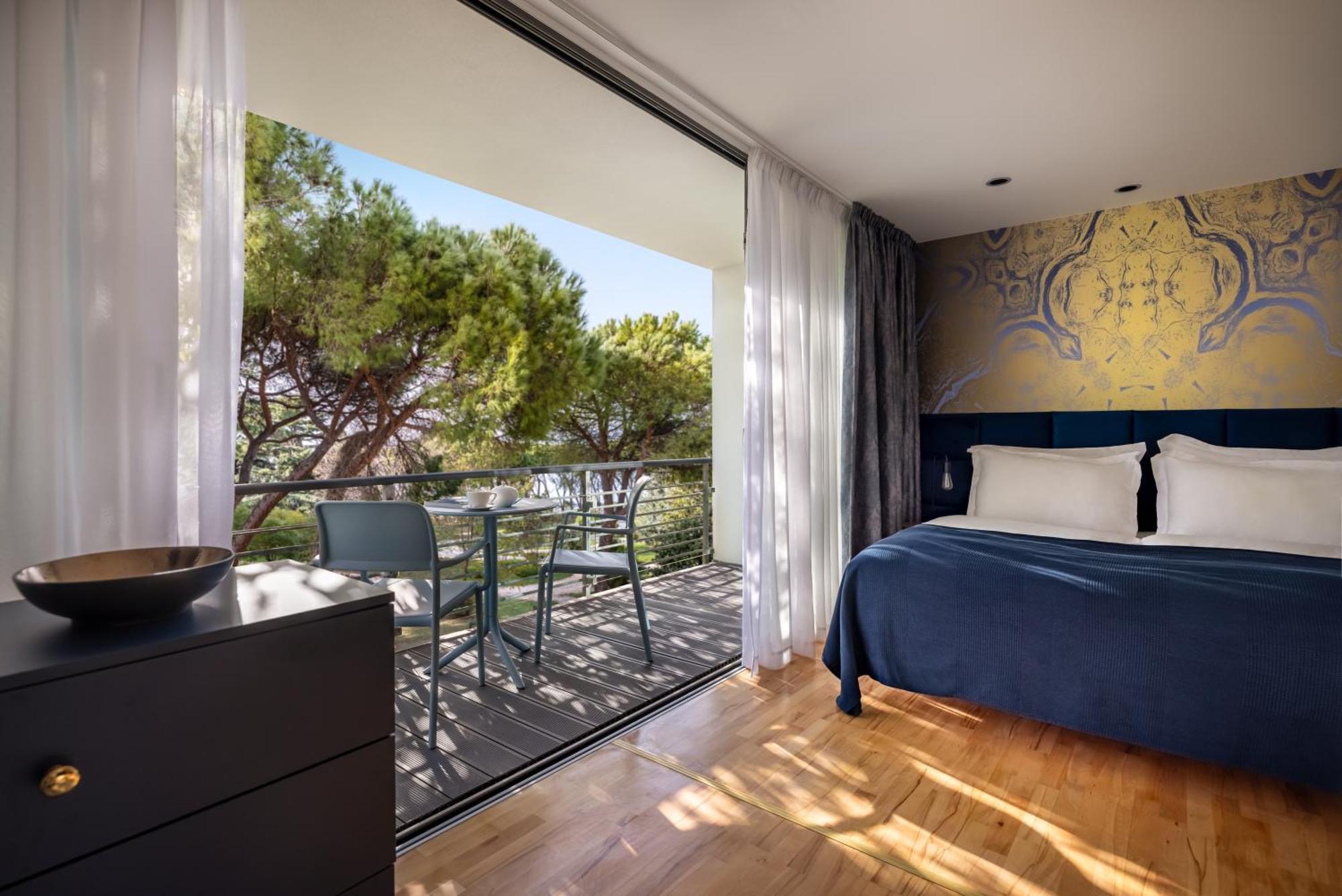Superior Zimmer mit Balkon und seitlichem Meerblick