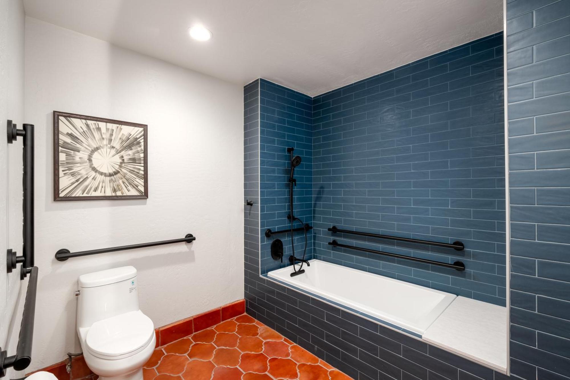 Garden 2 Queens Accessible Tub