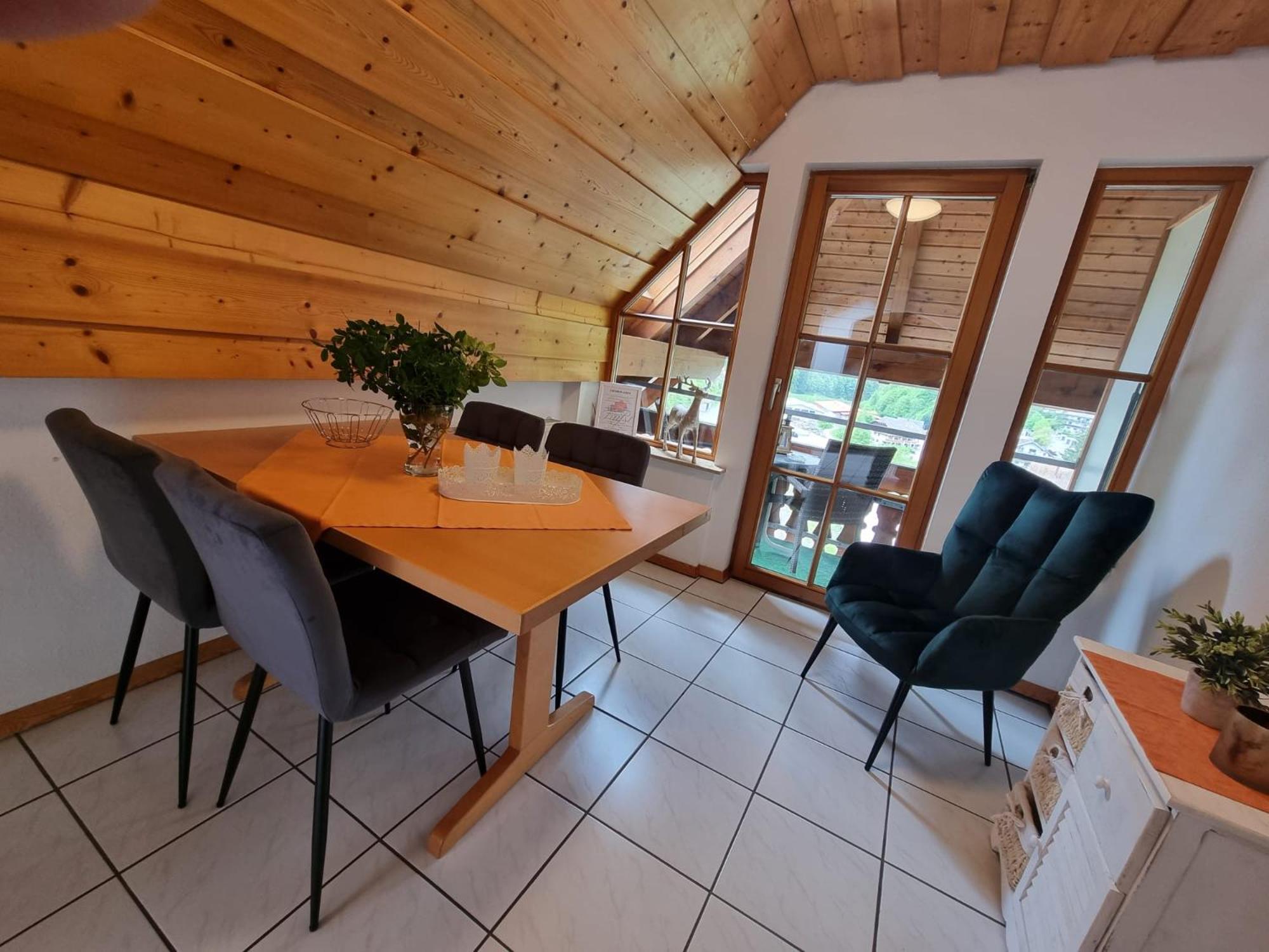 One-Bedroom Apartment E11