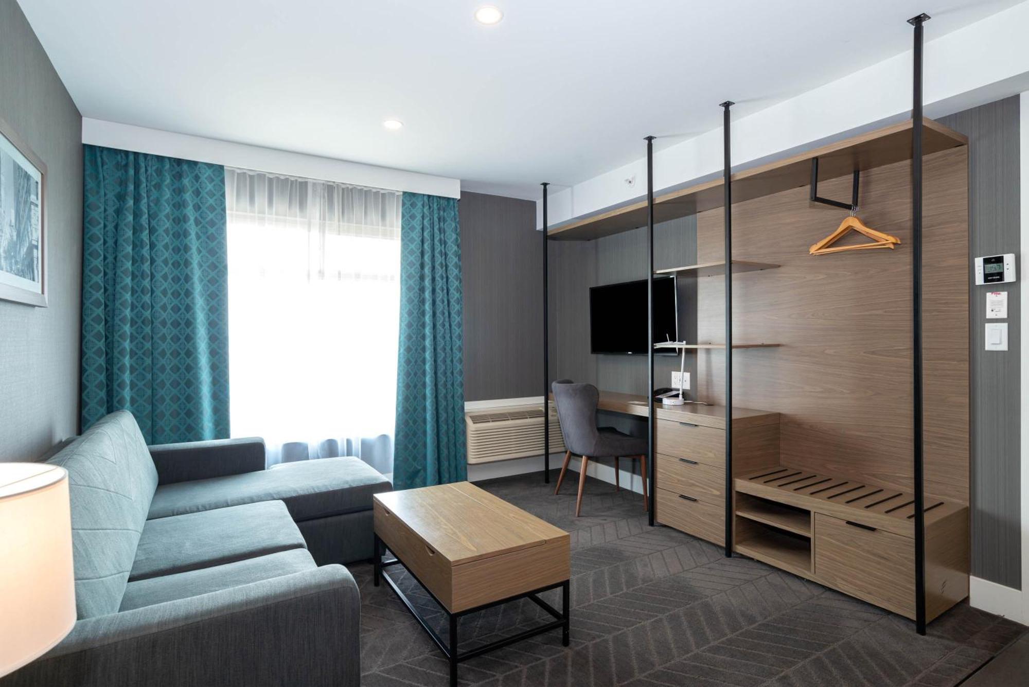Signature Suite 1 King Bed Sofa Bed Kitchenette