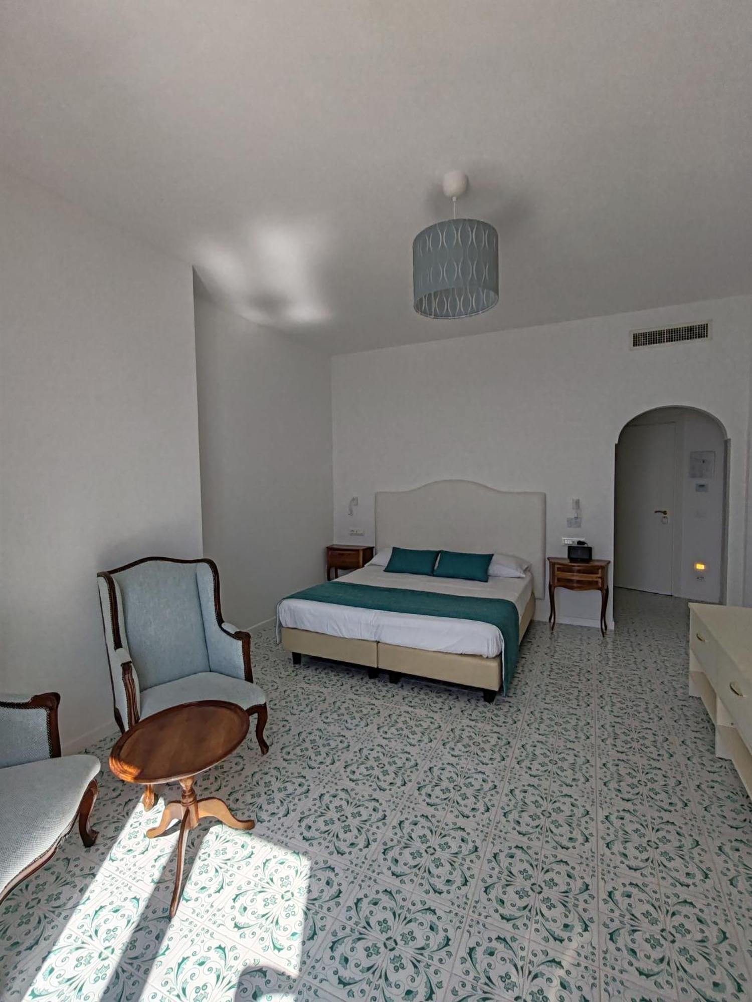 Classic Double Room Sea View,1539781372:JPEG