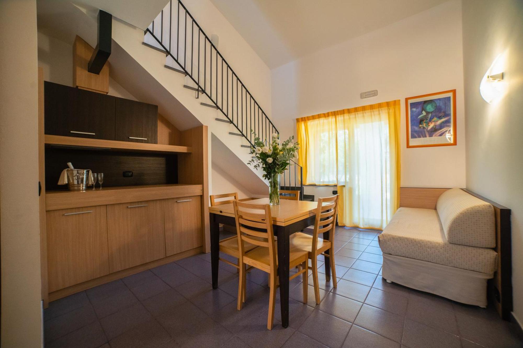 Family Room,1540598518:JPEG