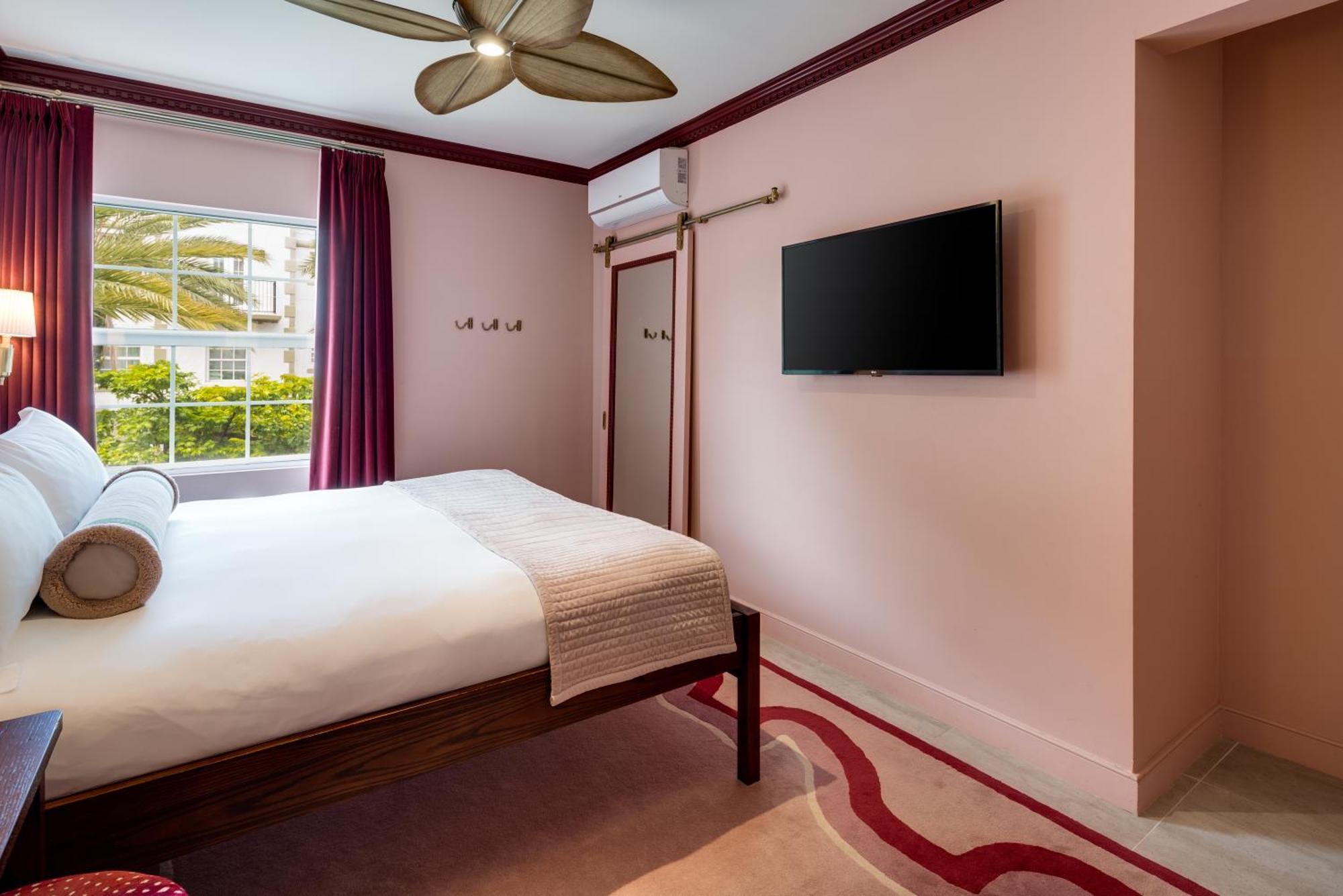 Superior Zimmer mit Kingsize-Bett und Stadtblick