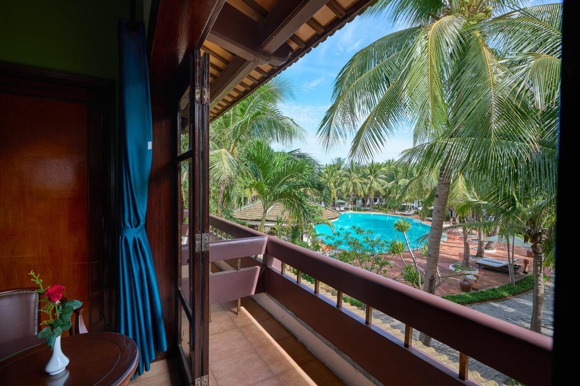 Deluxe Double or Twin Room with Pool View