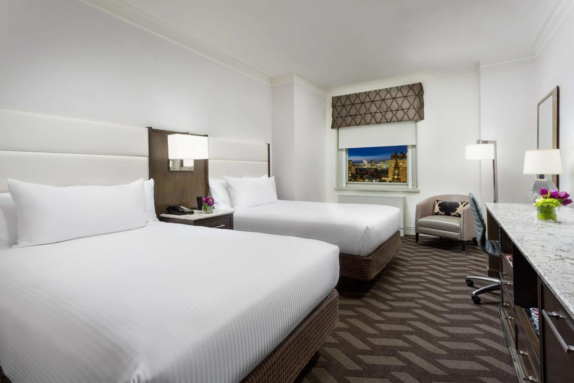 Quarto Queen Superior com 2 Camas Queen-size e Vista Cidade