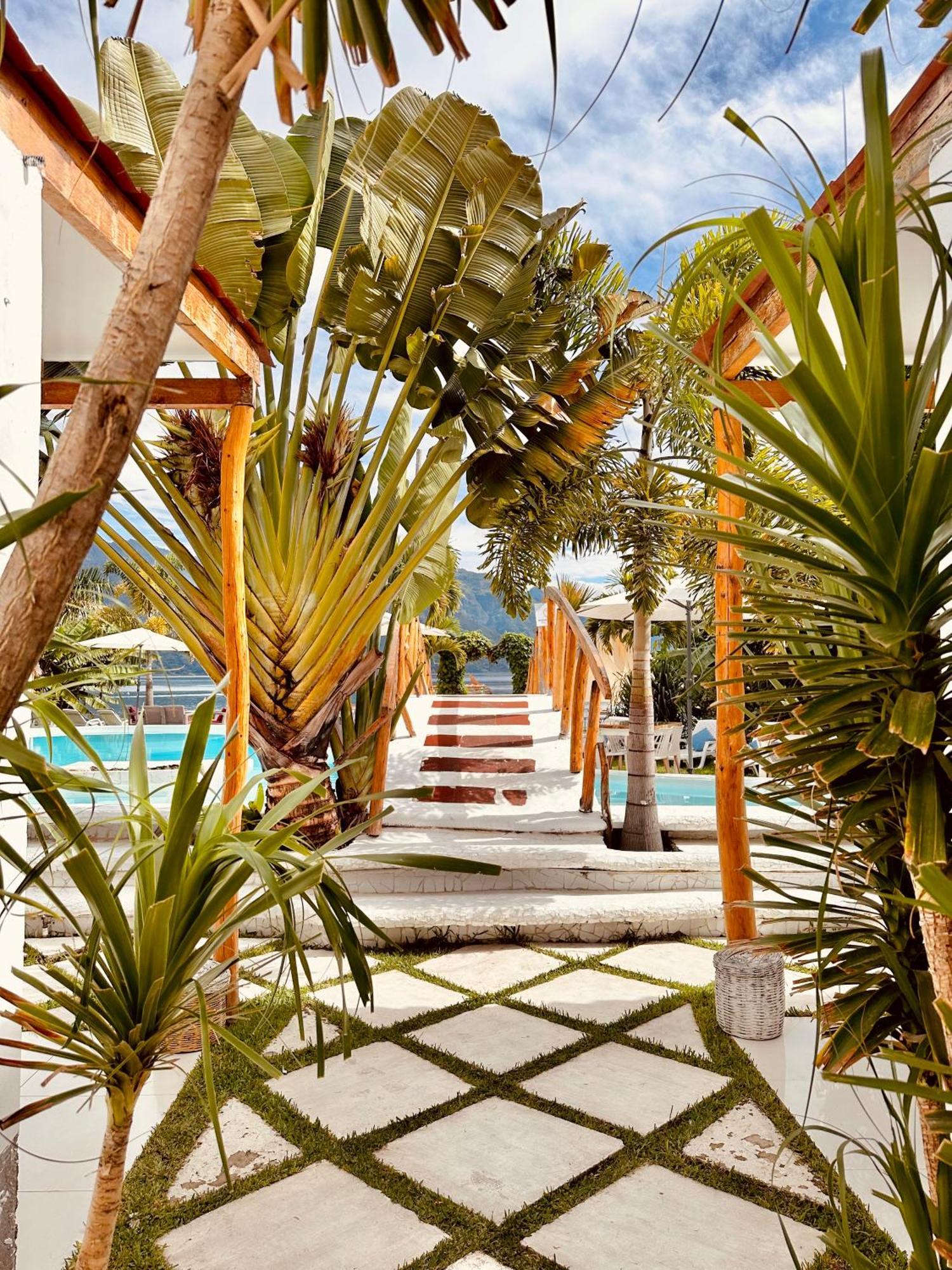Suite Pool View