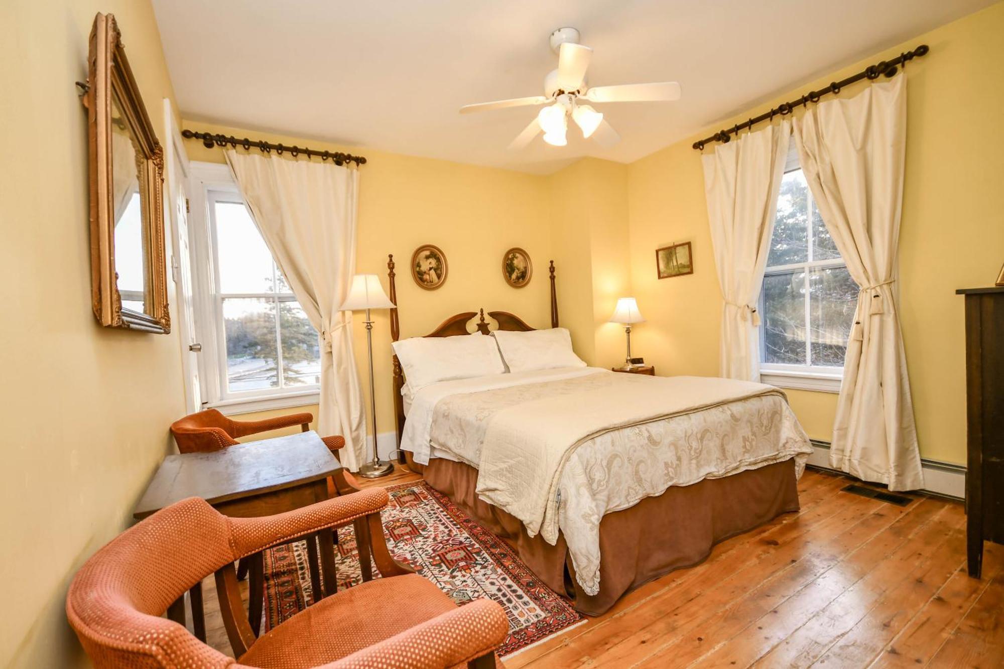 Standard Queen Room