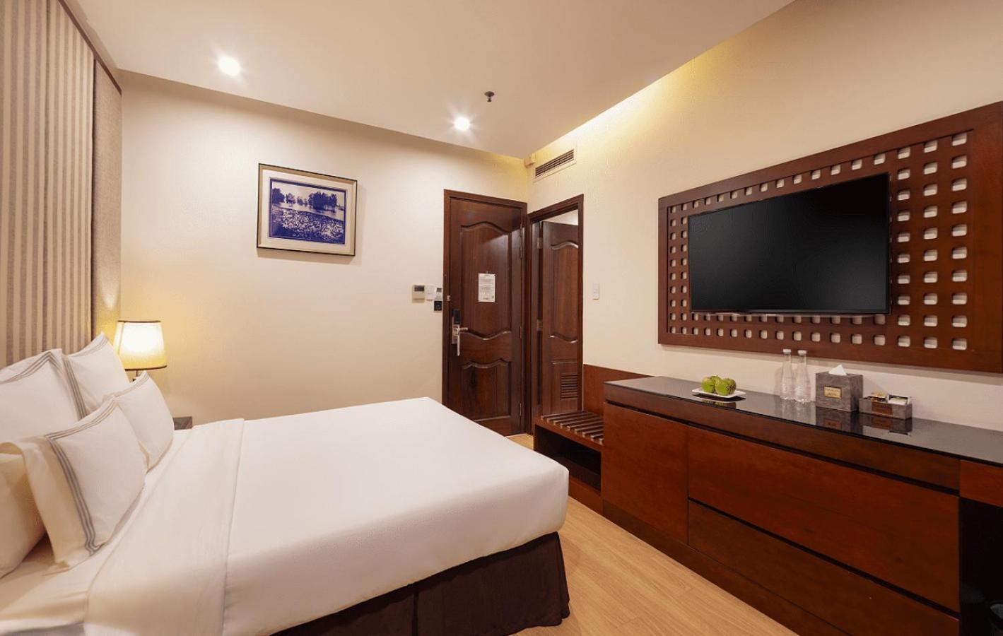 Deluxe Double Windows Room