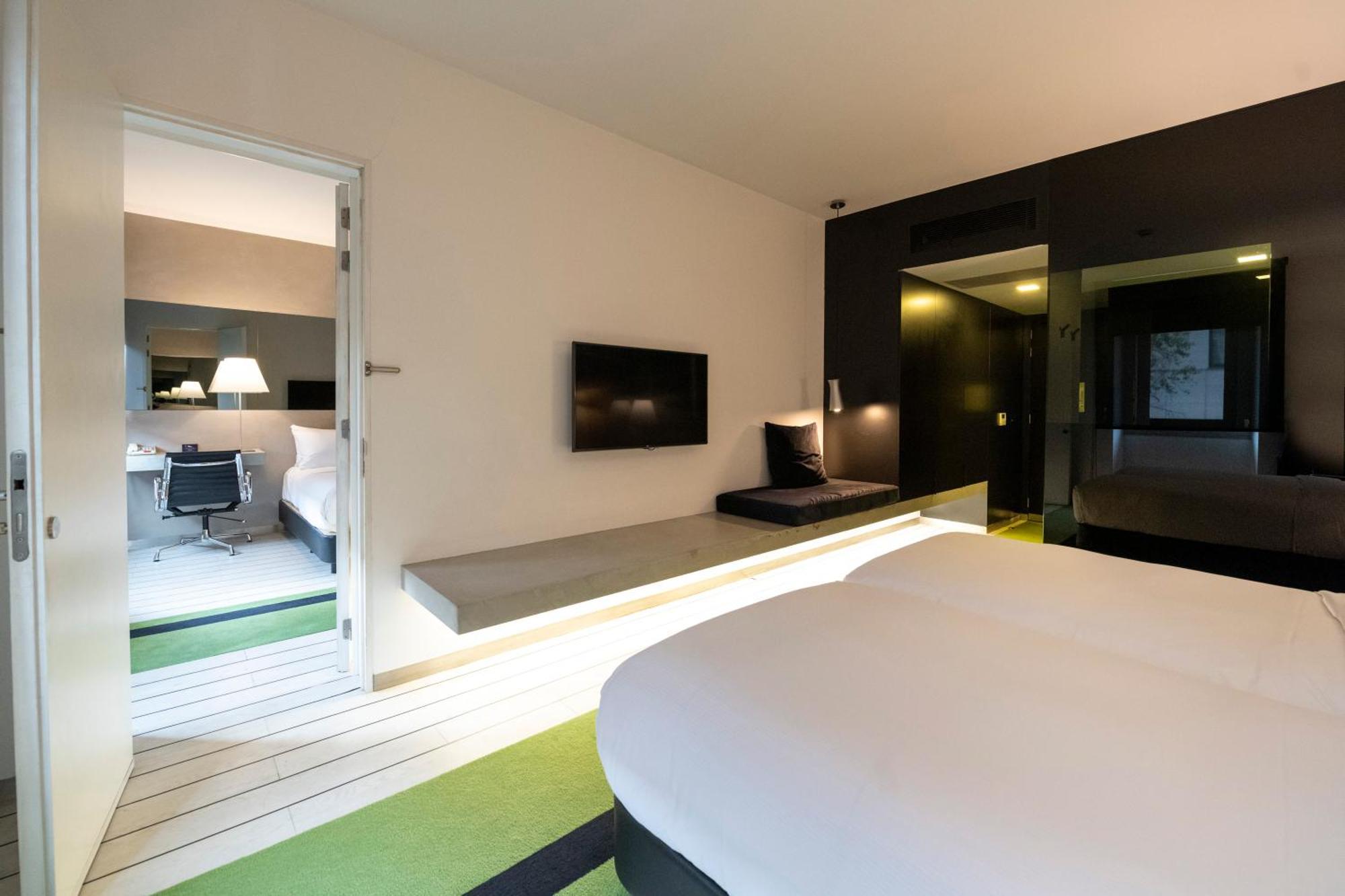 Twin Room,1544123791:JPEG