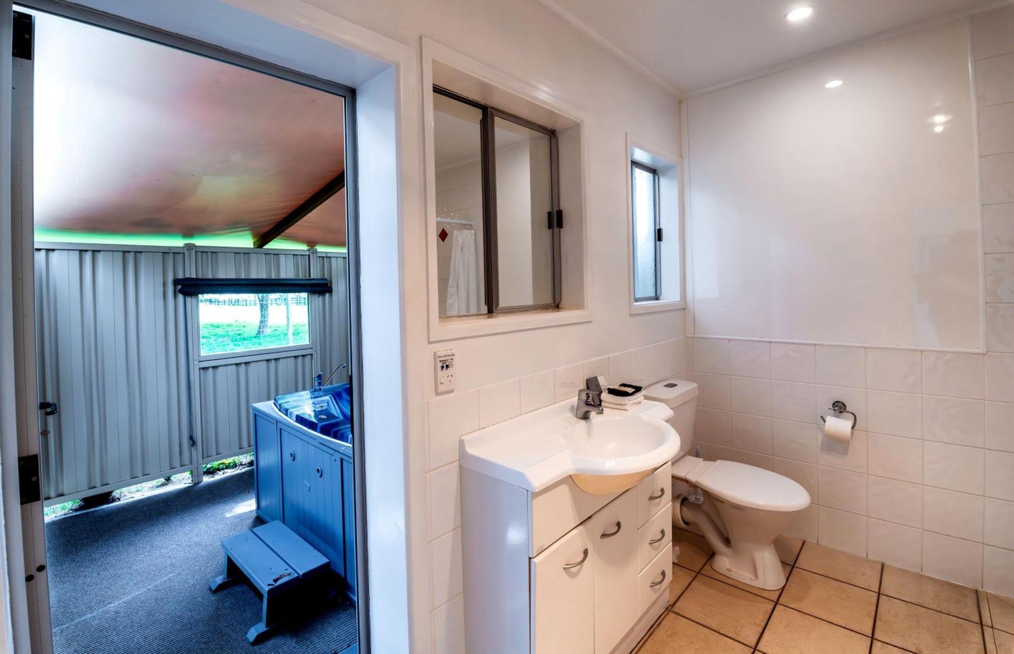 One Bedroom Unit Outdoor Hot Tub