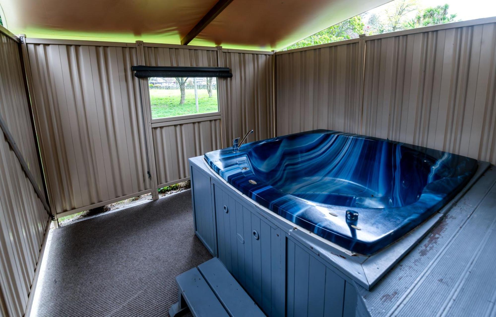 One Bedroom Unit Outdoor Hot Tub