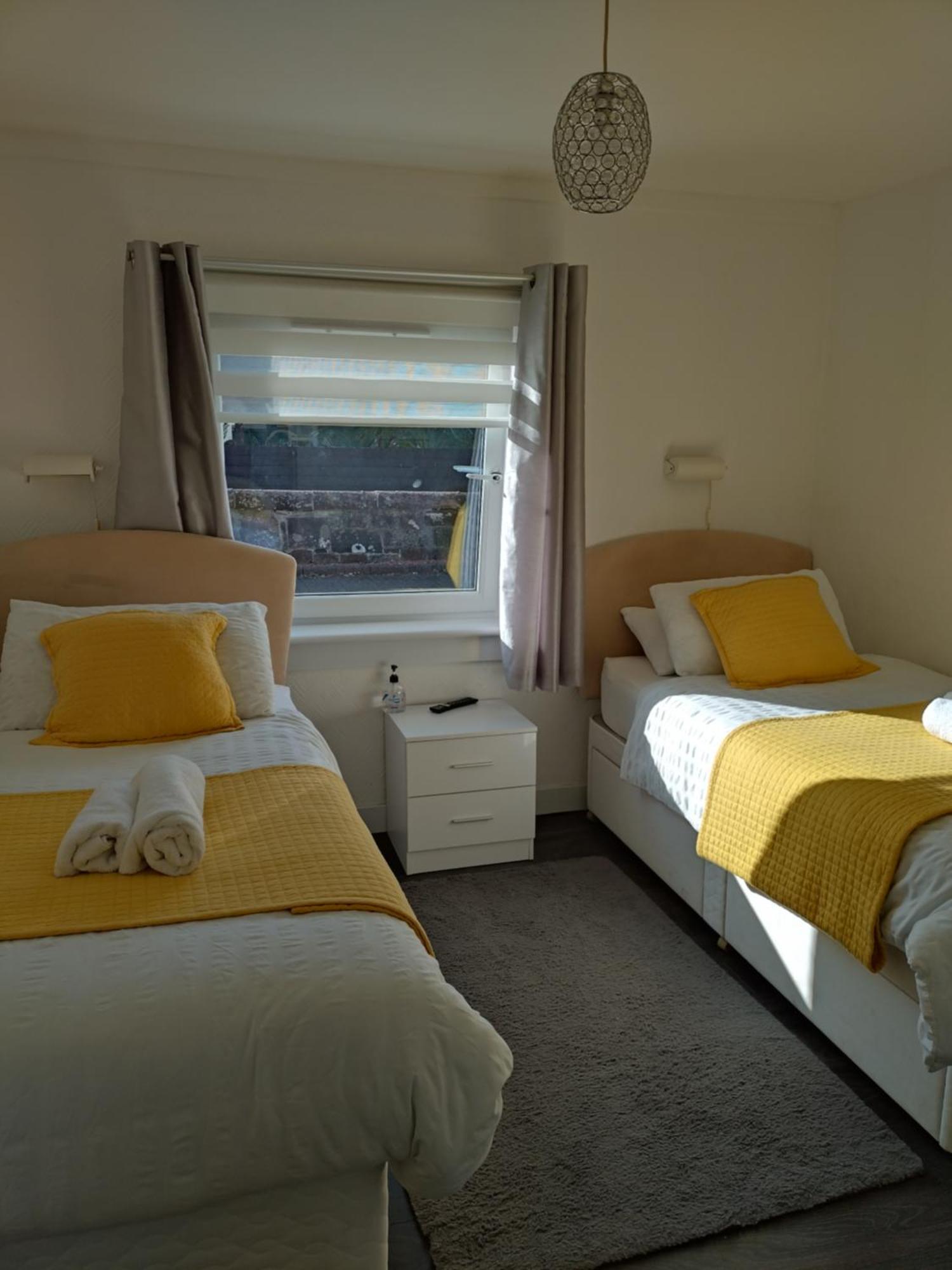 Twin Room with Private Bathroom