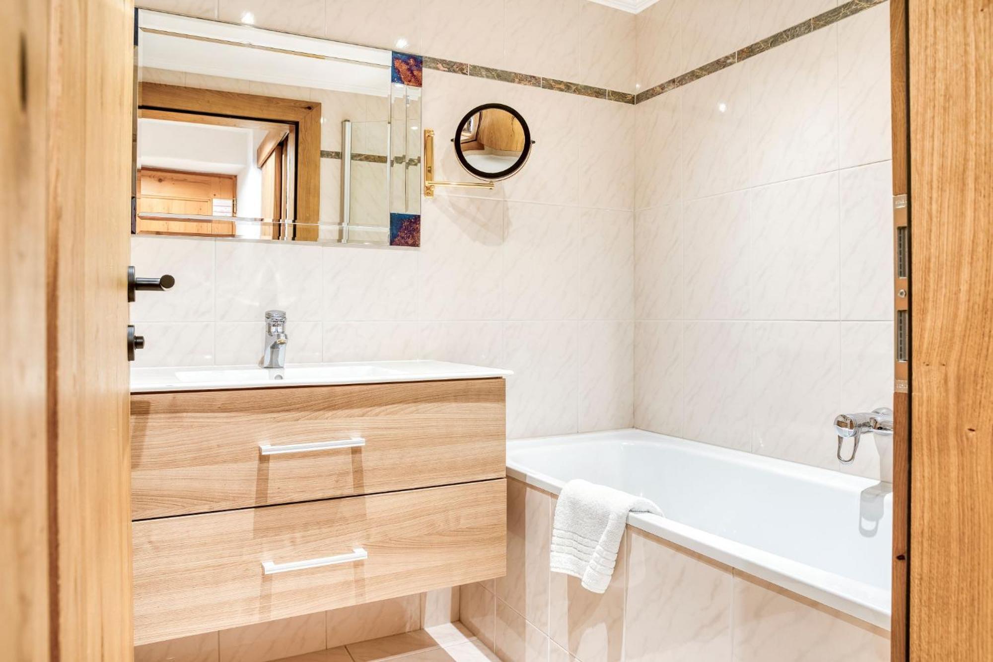 Double Room,1544550943:JPEG