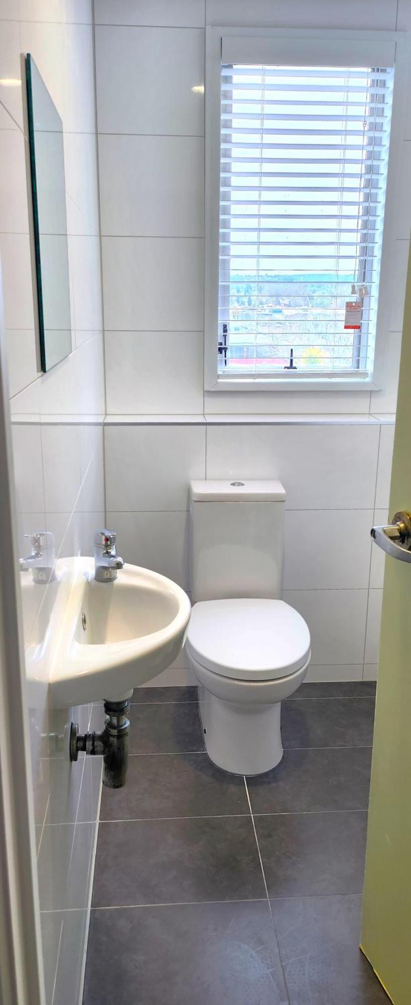 Queen Studio 1 Single & Ensuite bathroom