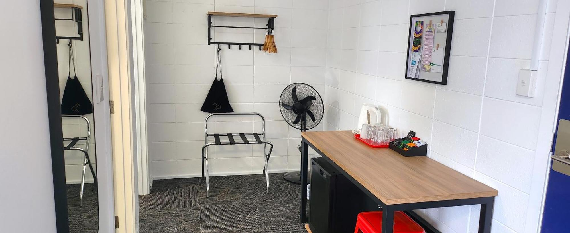Queen Studio 1 Single & Ensuite bathroom