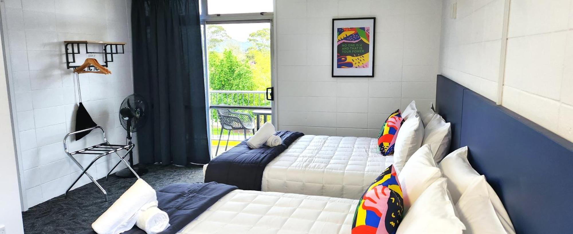 Twin Studio 2 Queen Beds & Ensuite bathroom