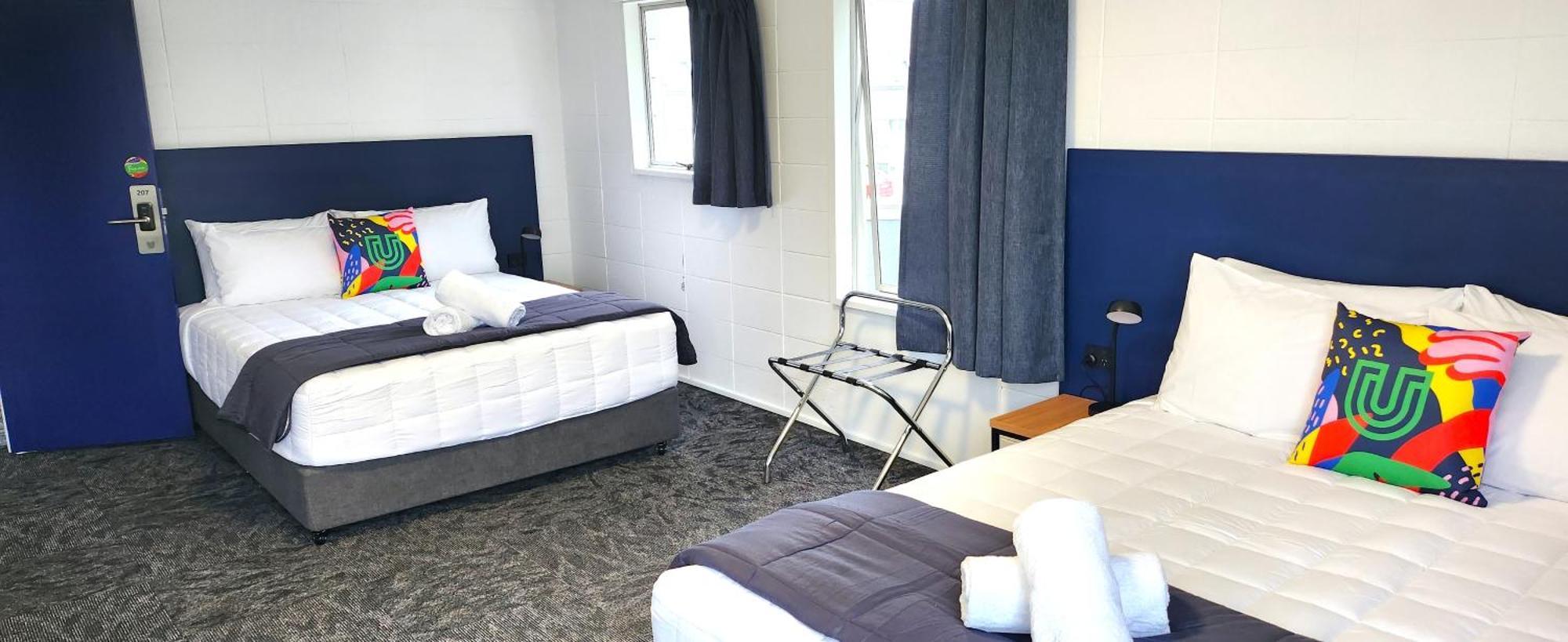 Twin Studio 2 Queen Beds & Ensuite bathroom