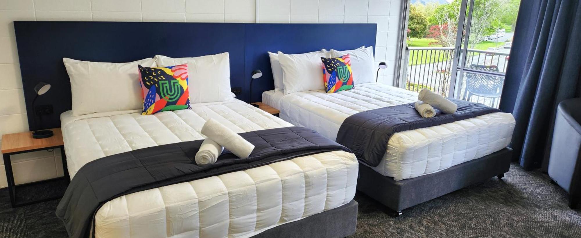 Twin Studio 2 Queen Beds & Ensuite bathroom