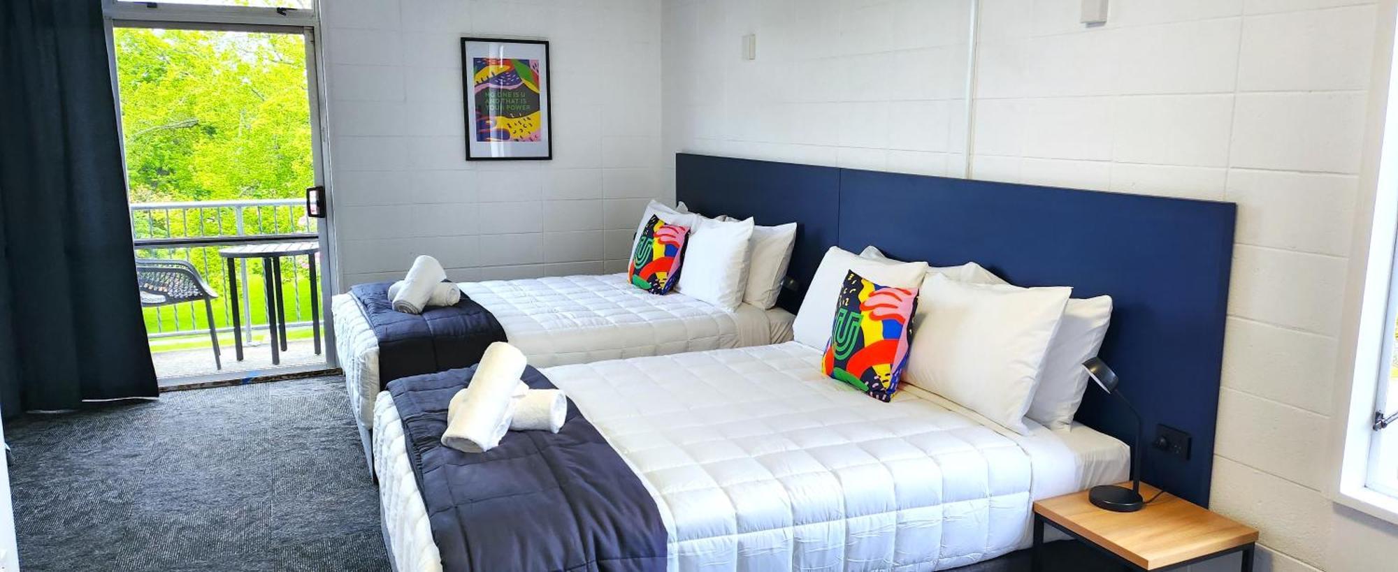 Twin Studio 2 Queen Beds & Ensuite bathroom
