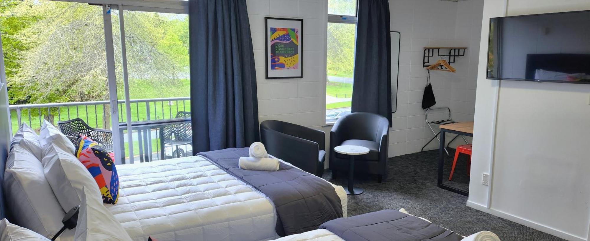 Twin Studio 2 Queen Beds & Ensuite bathroom