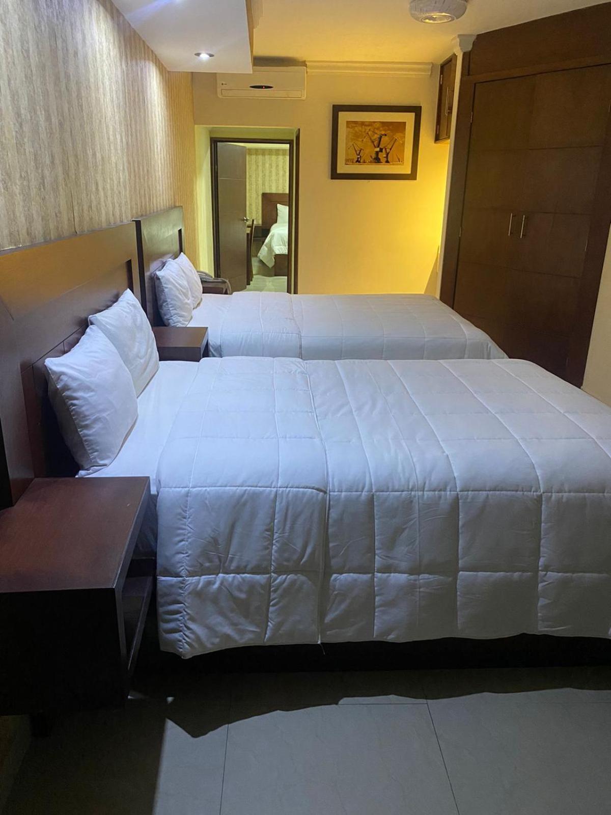 Habitación Triple Básica con baño compartido