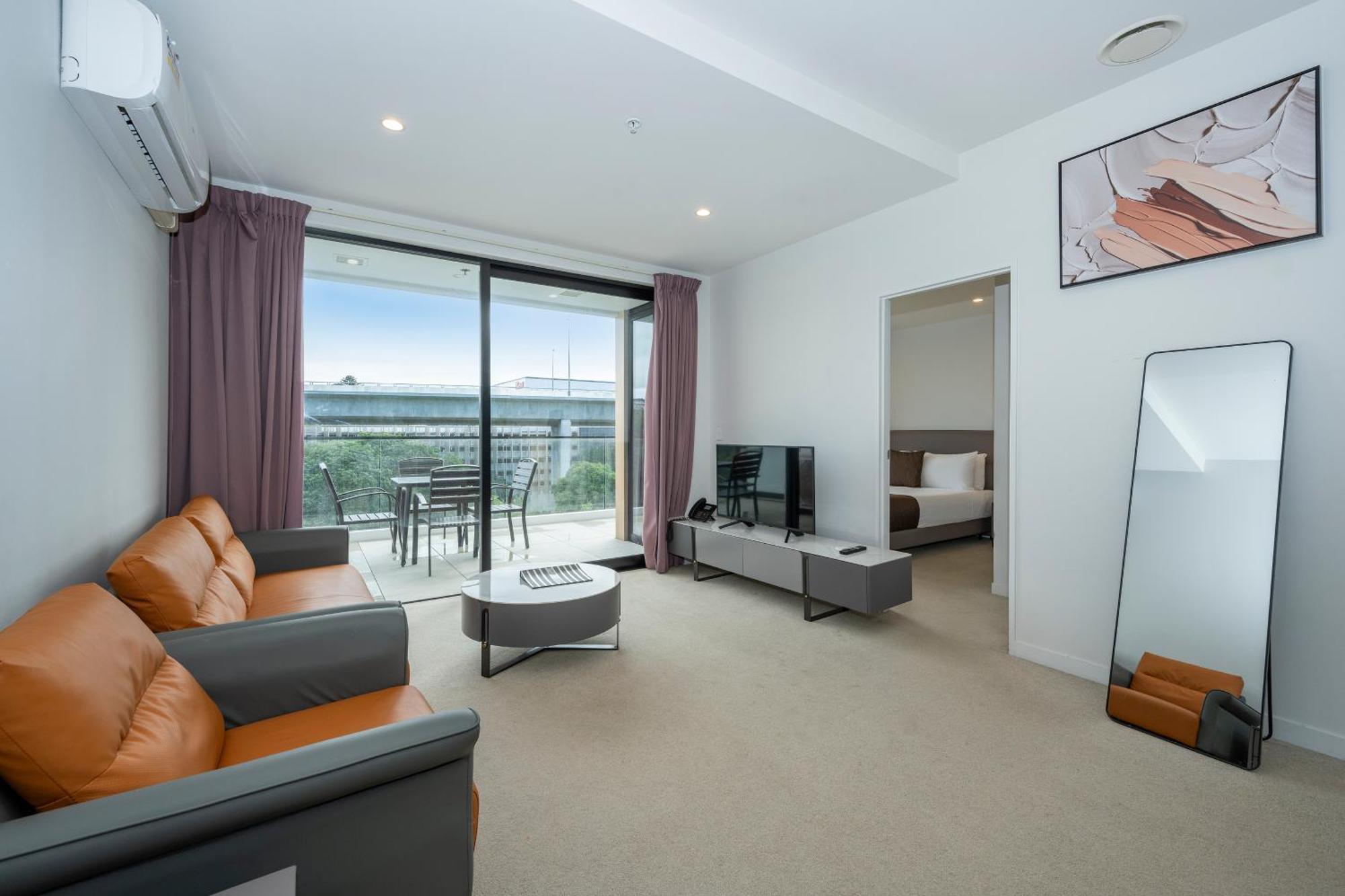 Deluxe One-Bedroom Suite Secured