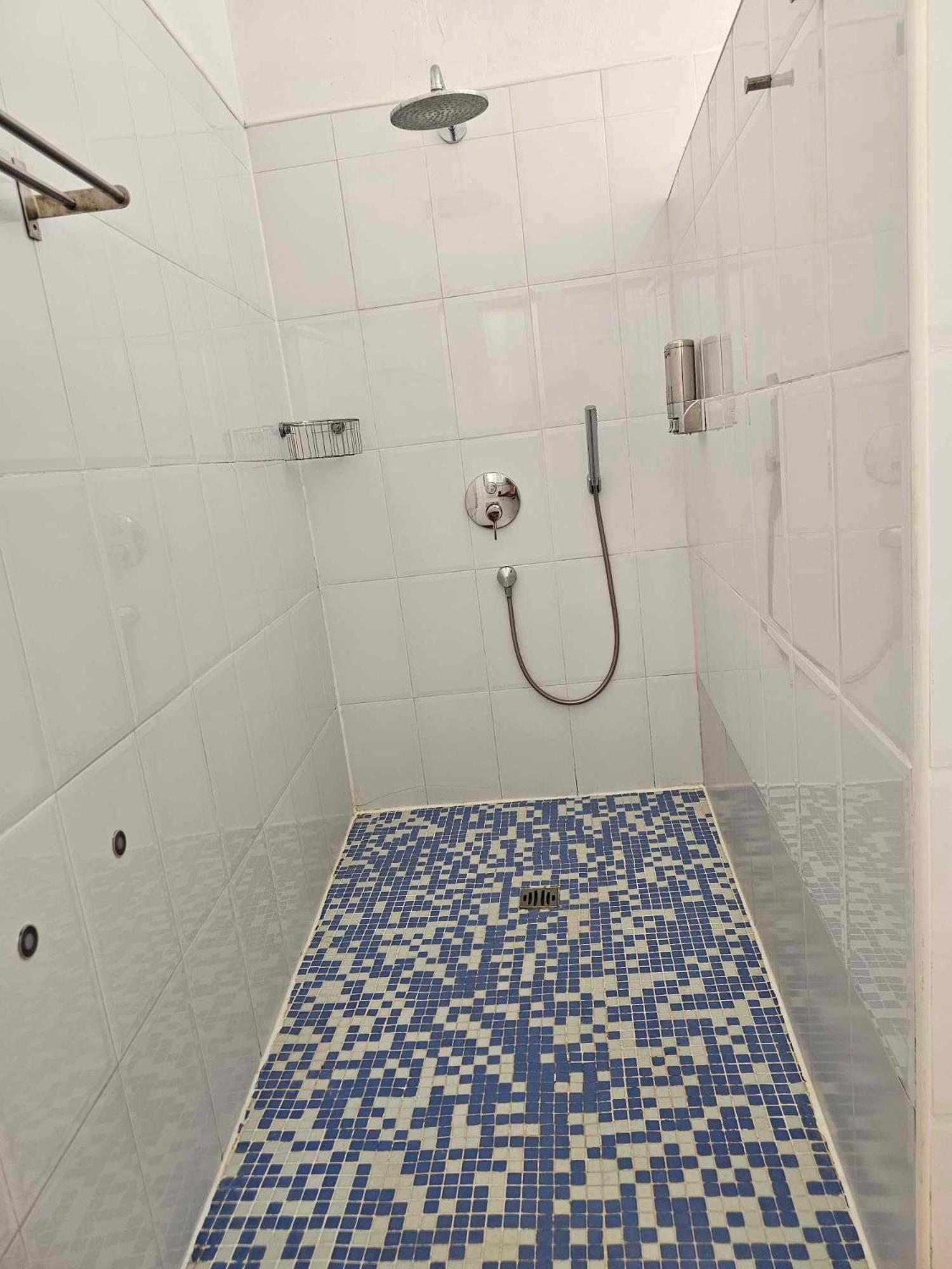 Deluxe Double Room Shower