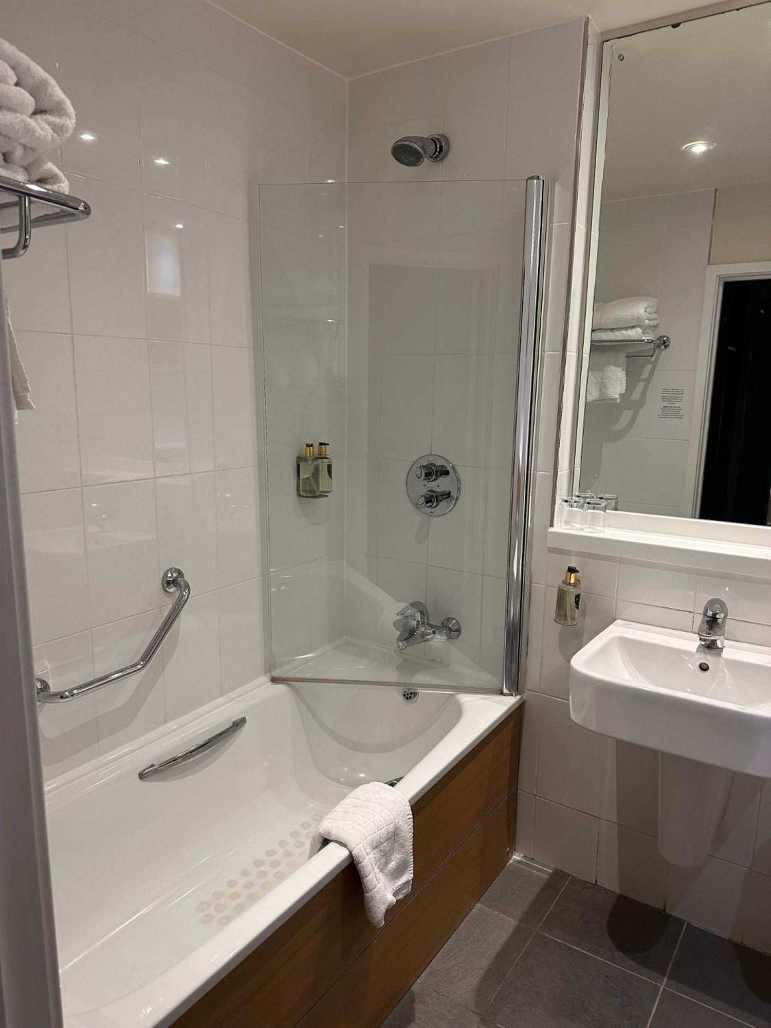 Standard Double Room Lake View,1545184873:JPEG